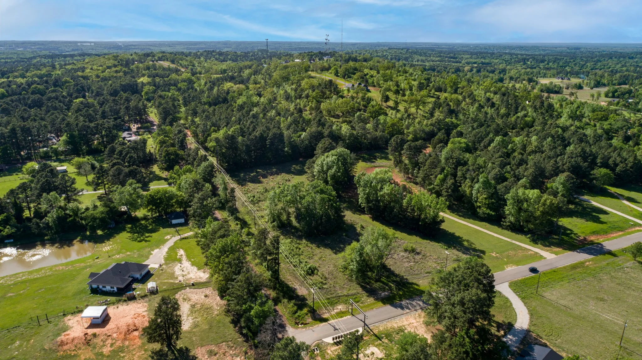 Bird's eye view featuring a wooded view