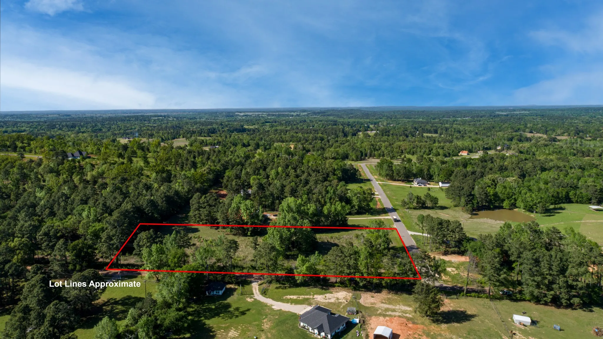Birds eye view of property featuring a wooded view