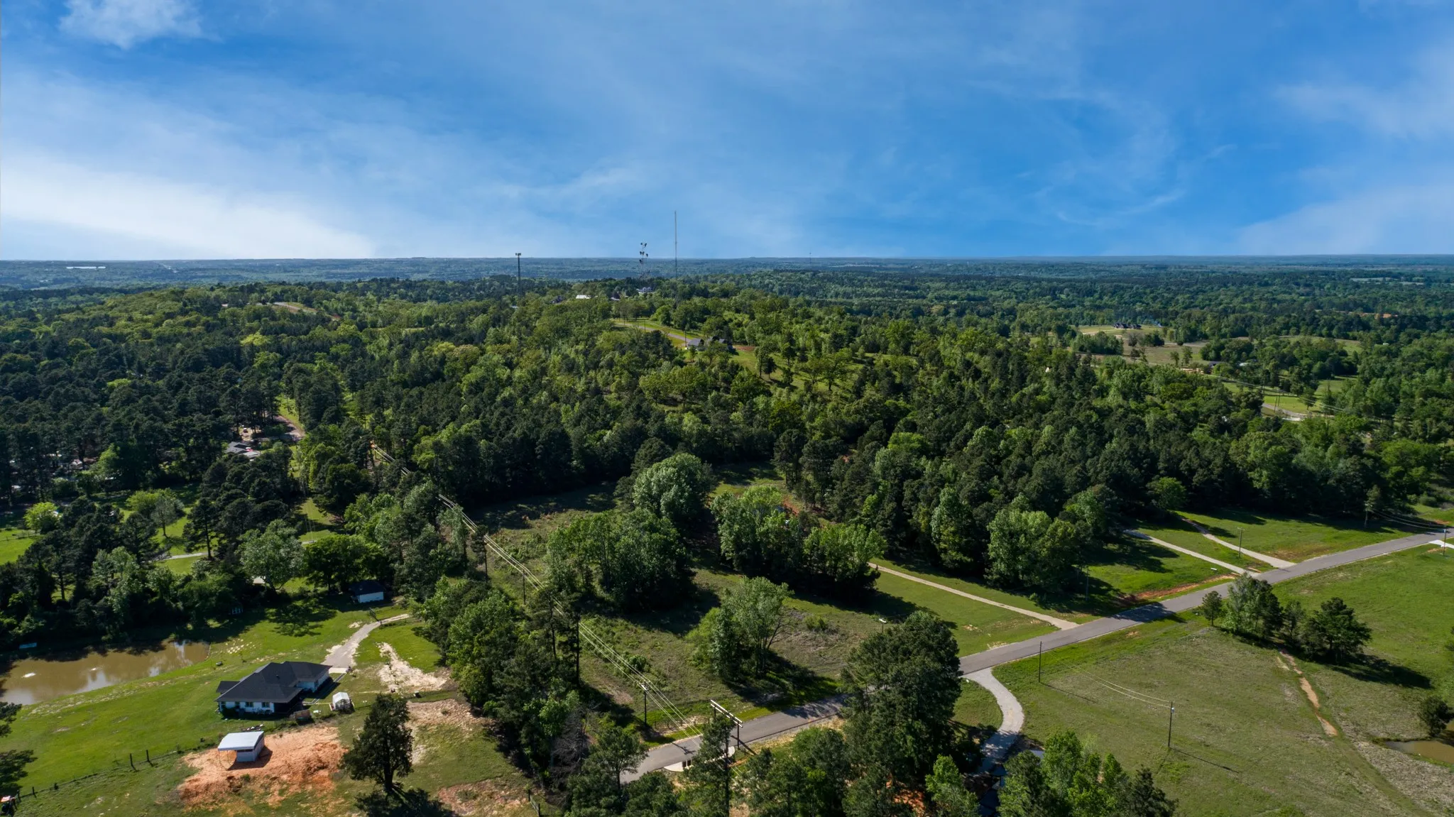 Drone / aerial view featuring a wooded view