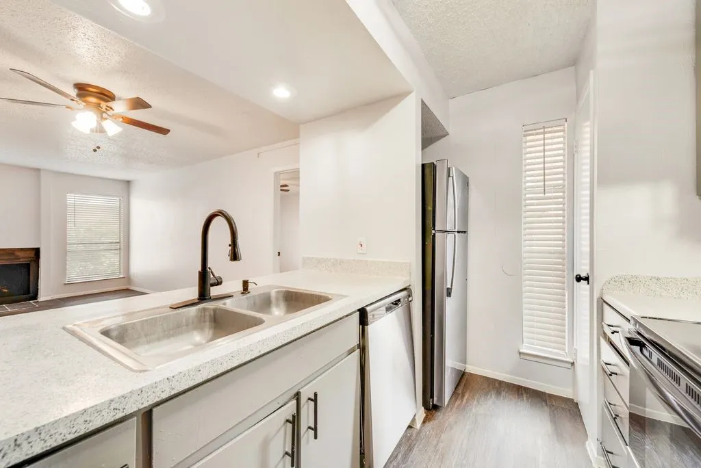LEFT SIDE VIEW OF THE KITCHEN