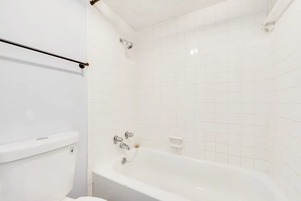 VIEW OF THE MASTER BATHROOM GARDEN TUB