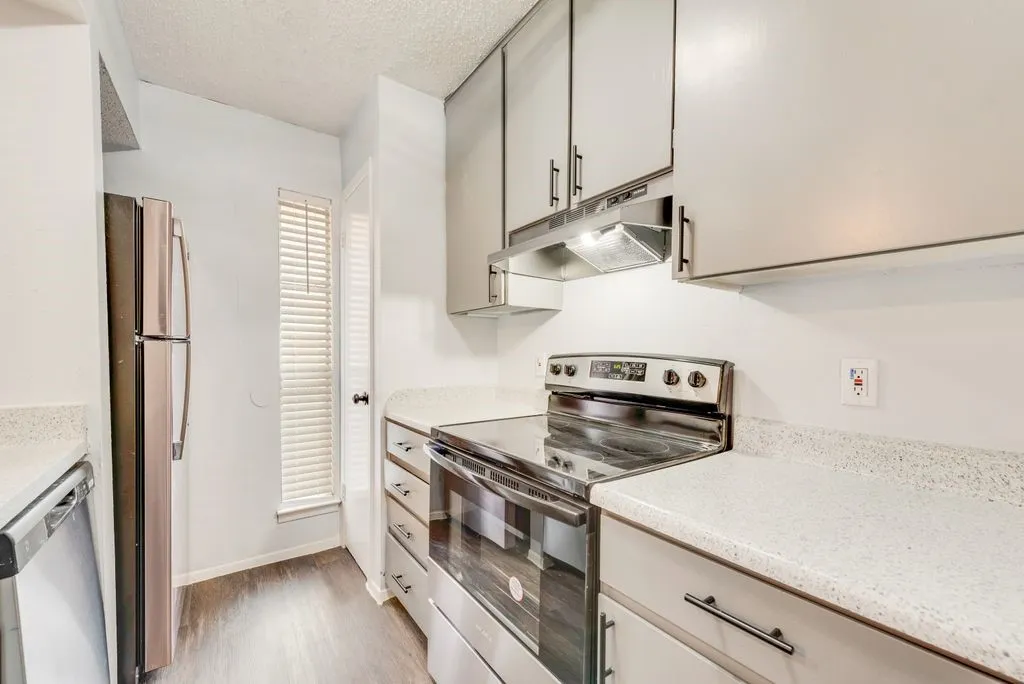 RIGHT SIDE VIEW OF THE KITCHEN