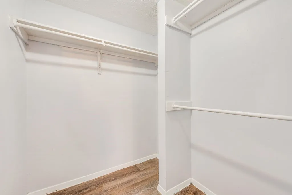 MASTER SUITE WALK-IN CLOSET
