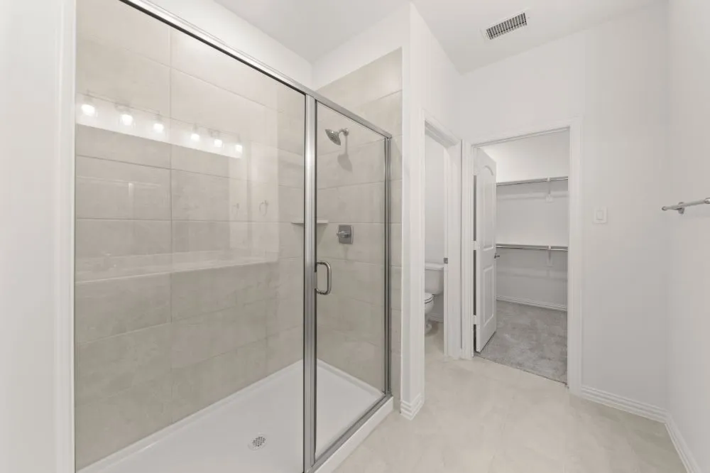 31. 1405 Grove Pond - Bath (3)