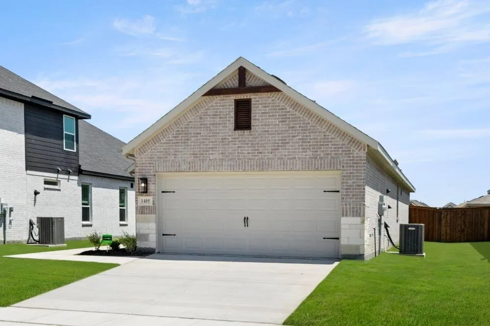 03. 1405 Grove Pond - Front (2)