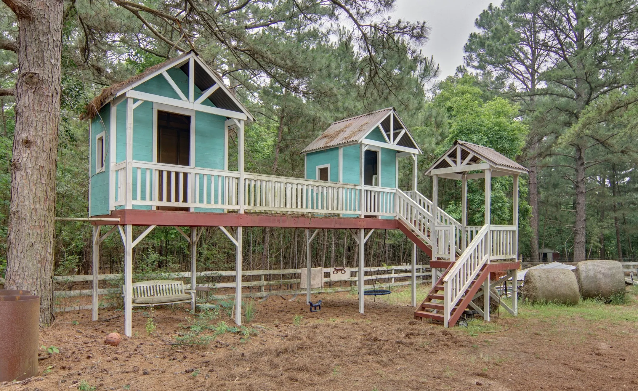 Single Family Residence For Sale in Wood County , 1554 County road 3235, Quitman, Texas 75783, 6 Bedrooms, 7 Bathrooms, 2 Garage spaces, 4,280 Sqft, built in 1994, Price $745,000, mls#20957501, Real Estate Agent in Quitman, Homes For Sale in Wood county, Homes For Sale in Quitman, Realtor in Quitman Texas, Real Estate Brokerage Independent Realty Texas, Luminita Cordes Realtor