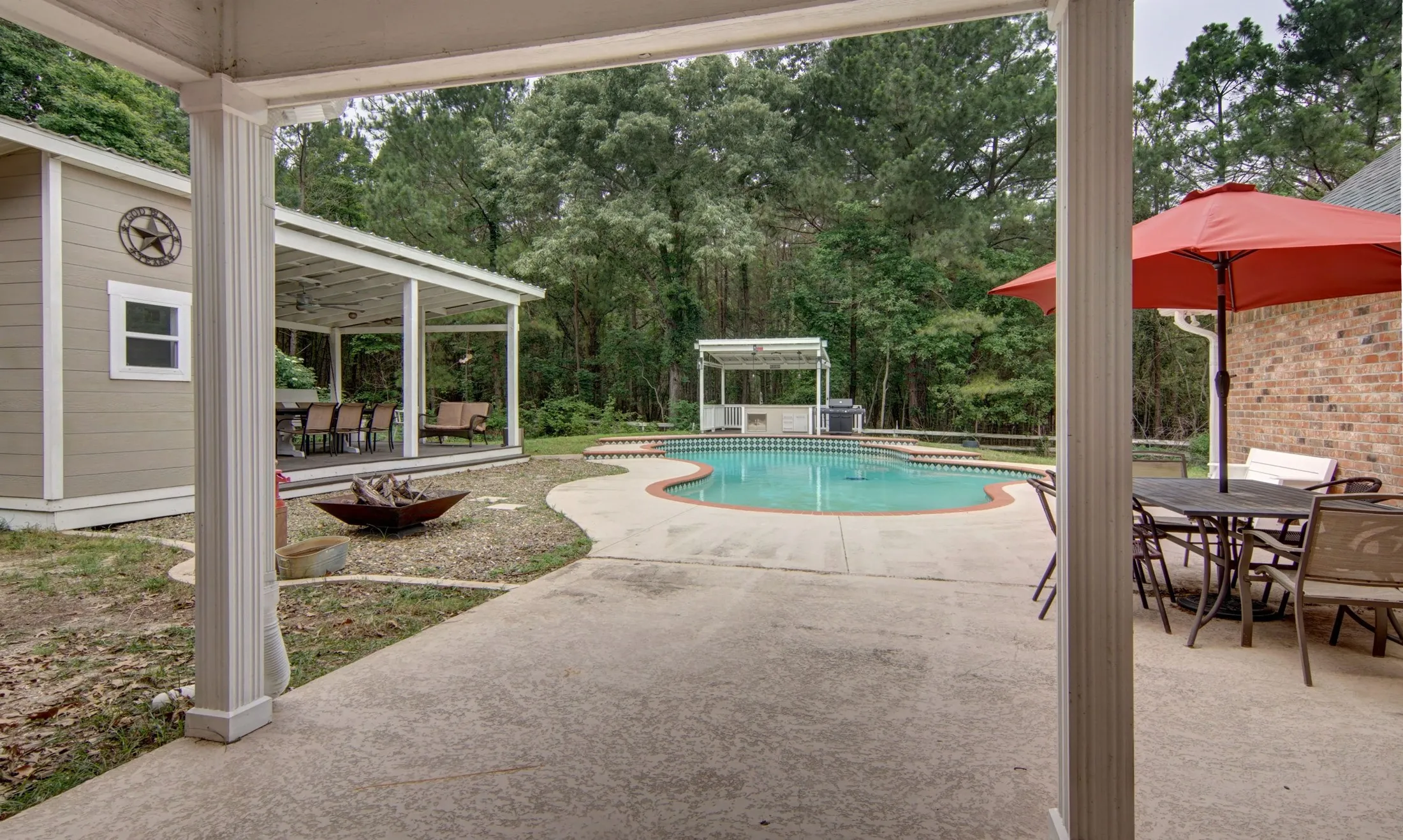 Single Family Residence For Sale in Wood County , 1554 County road 3235, Quitman, Texas 75783, 6 Bedrooms, 7 Bathrooms, 2 Garage spaces, 4,280 Sqft, built in 1994, Price $745,000, mls#20957501, Real Estate Agent in Quitman, Homes For Sale in Wood county, Homes For Sale in Quitman, Realtor in Quitman Texas, Real Estate Brokerage Independent Realty Texas, Luminita Cordes Realtor