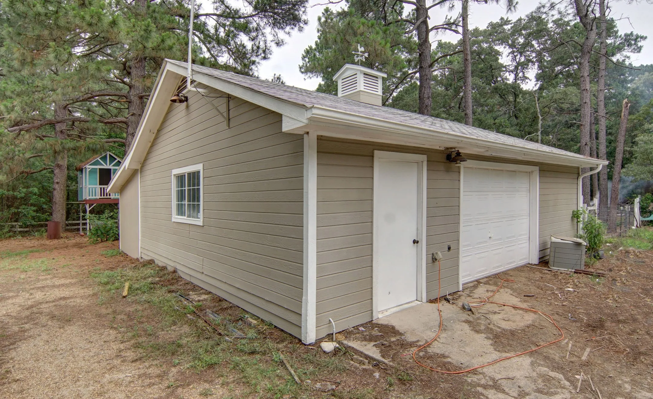 Single Family Residence For Sale in Wood County , 1554 County road 3235, Quitman, Texas 75783, 6 Bedrooms, 7 Bathrooms, 2 Garage spaces, 4,280 Sqft, built in 1994, Price $745,000, mls#20957501, Real Estate Agent in Quitman, Homes For Sale in Wood county, Homes For Sale in Quitman, Realtor in Quitman Texas, Real Estate Brokerage Independent Realty Texas, Luminita Cordes Realtor