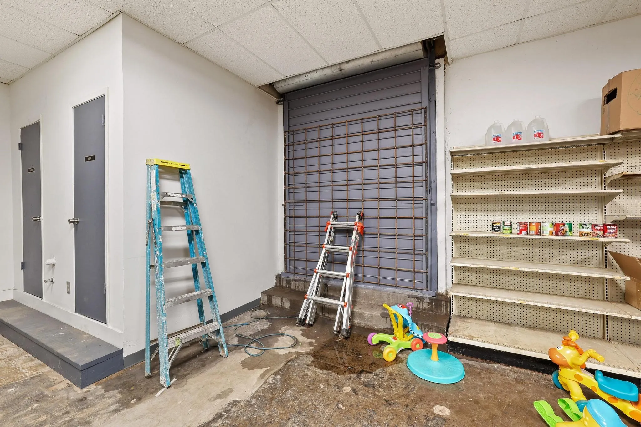 roll up door to loading dock