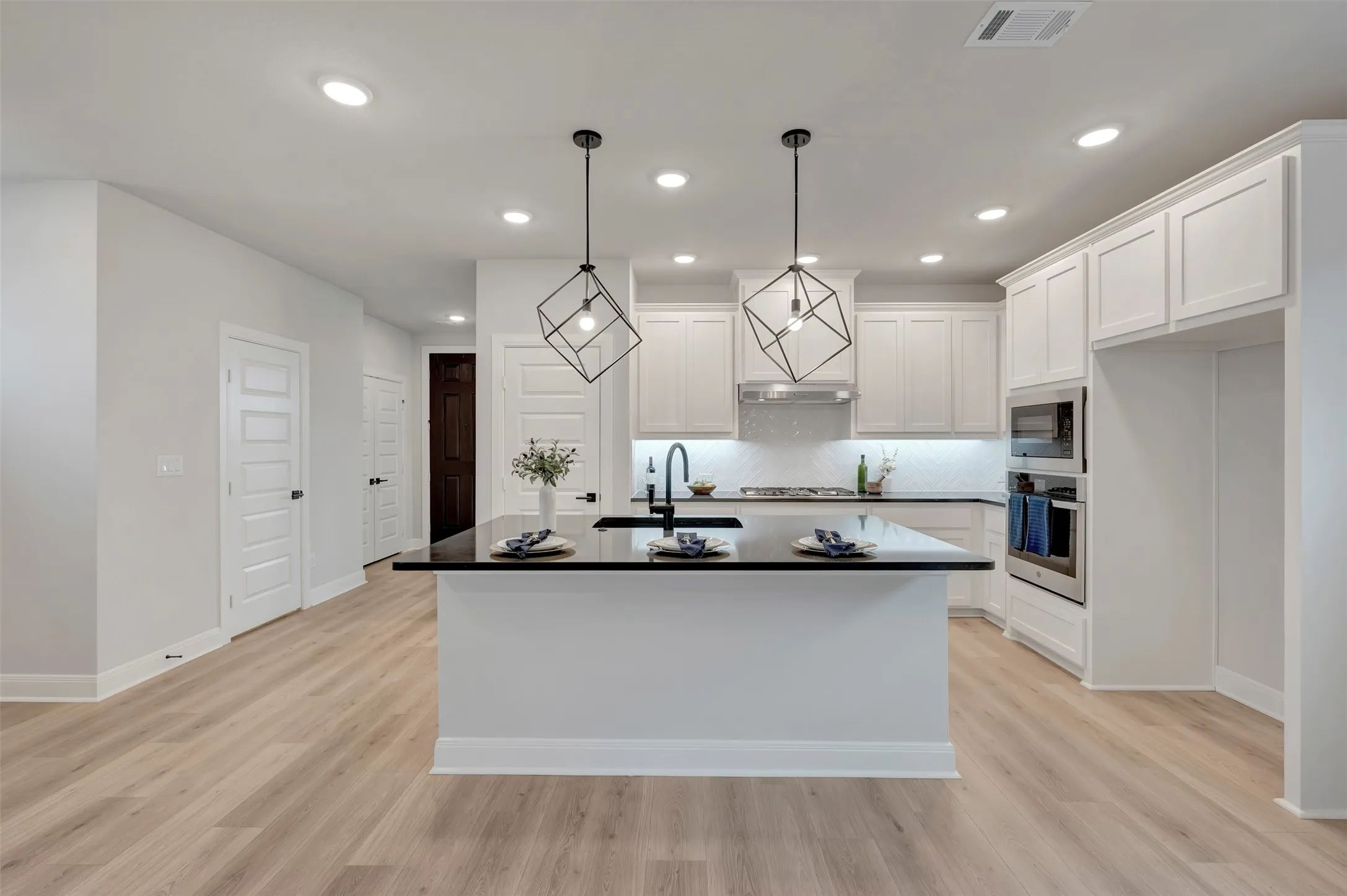 Single Family Residence For Sale in Kaufman County , 9448 Dahlia Boulevard, Mesquite, Texas 75126, 3 Bedroom, 3 Bathroom, 2 Garage spaces, 2,282 Sqft, built in 2025, mls#20960588, Real Estate Agent in Mesquite, Homes For Sale in Kaufman county, Homes For Sale in Mesquite, Realtor in Mesquite Texas, Real Estate Brokerage Independent Realty Texas, Luminita Cordes Realtor