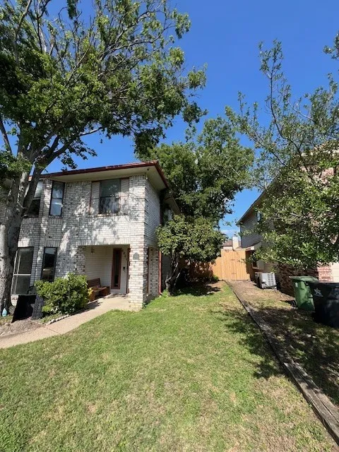 Single Family Residence For Sale in Tarrant County , 6401 Brownlee Lane, Arlington, Texas 76018, 4 Bedrooms, 3 Bathrooms, 2 Garage spaces, 2,483 Sqft, built in 1987, Price $368,793, mls#20960719, Real Estate Agent in Arlington, Homes For Sale in Tarrant county, Homes For Sale in Arlington, Realtor in Arlington Texas, Real Estate Brokerage Independent Realty Texas, Luminita Cordes Realtor