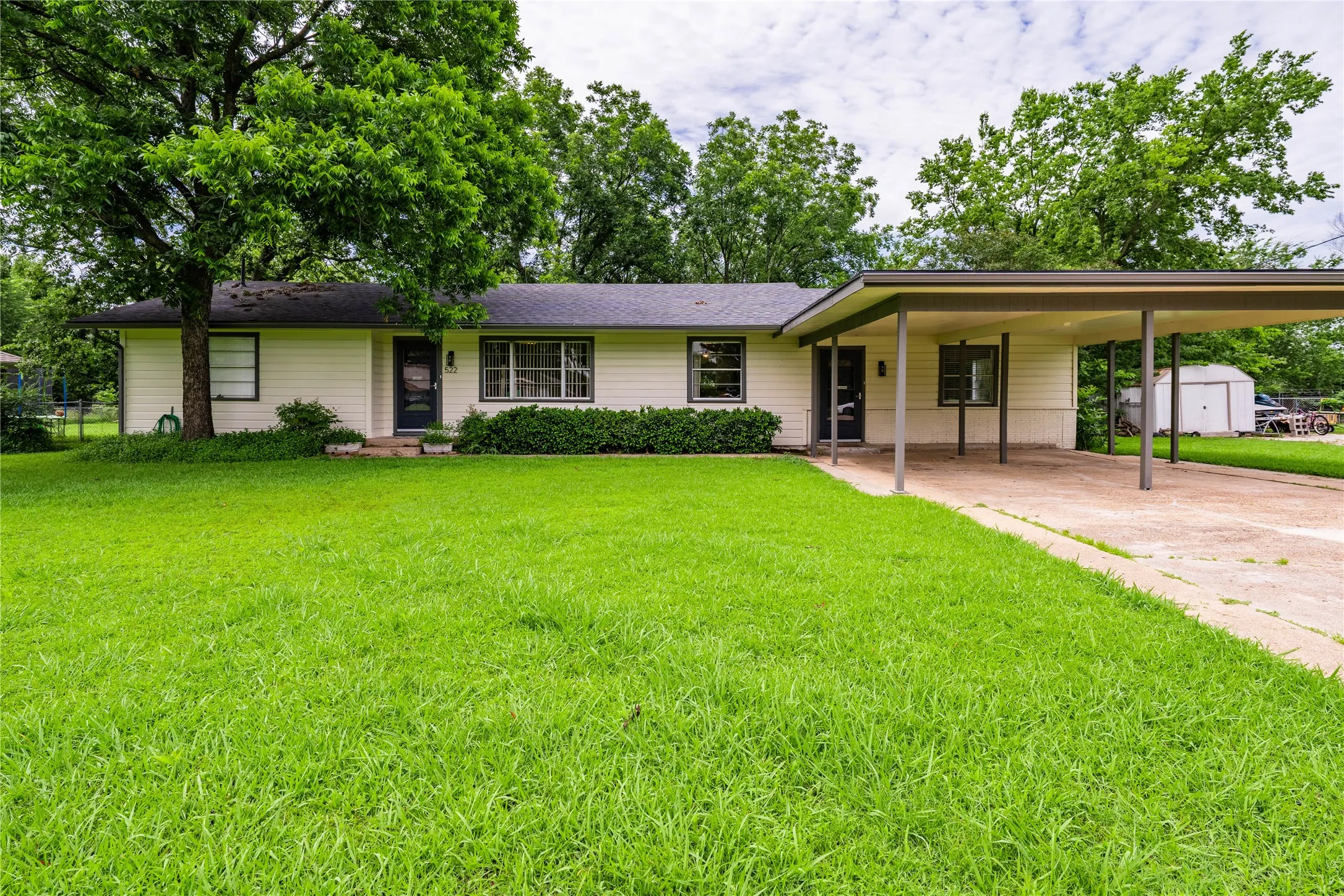 Single Family Residence For Sale in Kaufman County , 522 E Kempner Street, Mabank, Texas 75147, 4 Bedroom, 2 Bathroom, Garage spaces, 1,804 Sqft, built in 0, Preowned, mls#20962034, Real Estate Agent in Mabank, Homes For Sale in Kaufman county, Homes For Sale in Mabank, Realtor in Mabank Texas, Real Estate Brokerage Independent Realty Texas, Luminita Cordes Realtor