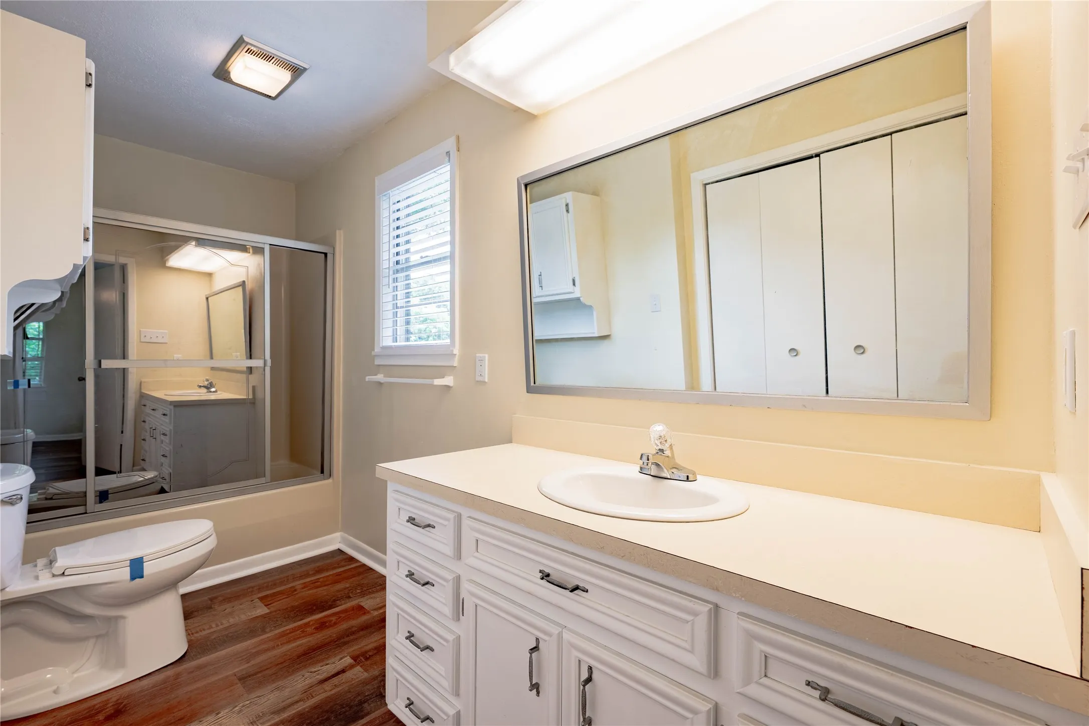 Single Family Residence For Sale in Kaufman County , 522 E Kempner Street, Mabank, Texas 75147, 4 Bedroom, 2 Bathroom, Garage spaces, 1,804 Sqft, built in 0, Preowned, mls#20962034, Real Estate Agent in Mabank, Homes For Sale in Kaufman county, Homes For Sale in Mabank, Realtor in Mabank Texas, Real Estate Brokerage Independent Realty Texas, Luminita Cordes Realtor