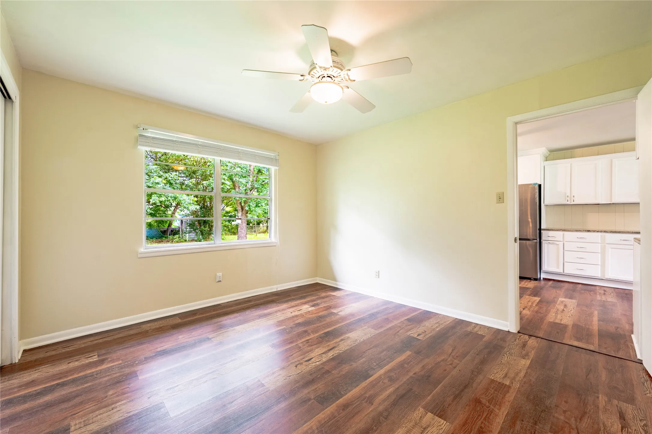 Single Family Residence For Sale in Kaufman County , 522 E Kempner Street, Mabank, Texas 75147, 4 Bedroom, 2 Bathroom, Garage spaces, 1,804 Sqft, built in 0, Preowned, mls#20962034, Real Estate Agent in Mabank, Homes For Sale in Kaufman county, Homes For Sale in Mabank, Realtor in Mabank Texas, Real Estate Brokerage Independent Realty Texas, Luminita Cordes Realtor
