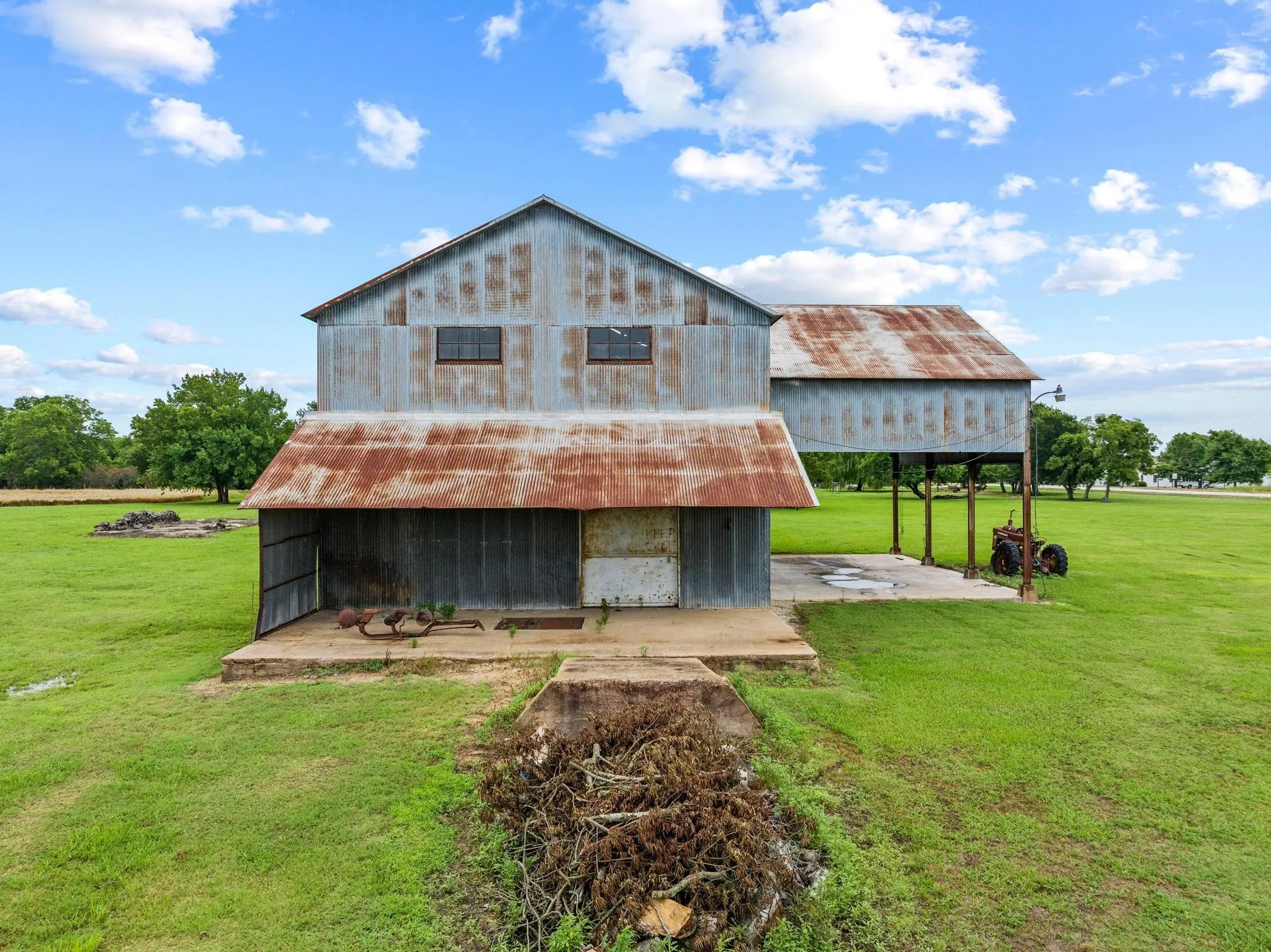 Warehouse For Sale in Fannin County , 4571 Fm-68, Gober, Texas 75443, 0, 0, Garage spaces, 0 Sqft, built in 1840, Preowned, mls#20962933, Real Estate Agent in Gober, Homes For Sale in Fannin county, Homes For Sale in Gober, Realtor in Gober Texas, Real Estate Brokerage Independent Realty Texas, Luminita Cordes Realtor