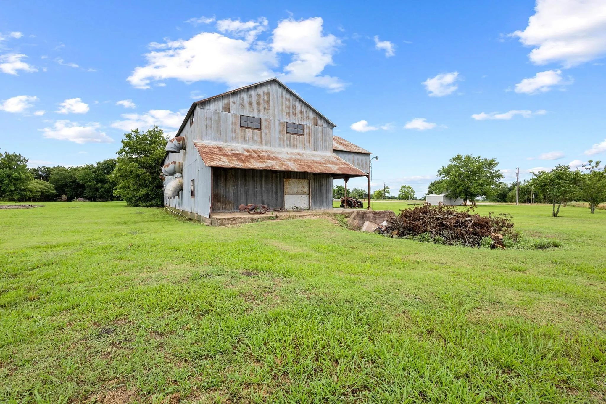 Warehouse For Sale in Fannin County , 4571 Fm-68, Gober, Texas 75443, 0, 0, Garage spaces, 0 Sqft, built in 1840, Preowned, mls#20962933, Real Estate Agent in Gober, Homes For Sale in Fannin county, Homes For Sale in Gober, Realtor in Gober Texas, Real Estate Brokerage Independent Realty Texas, Luminita Cordes Realtor
