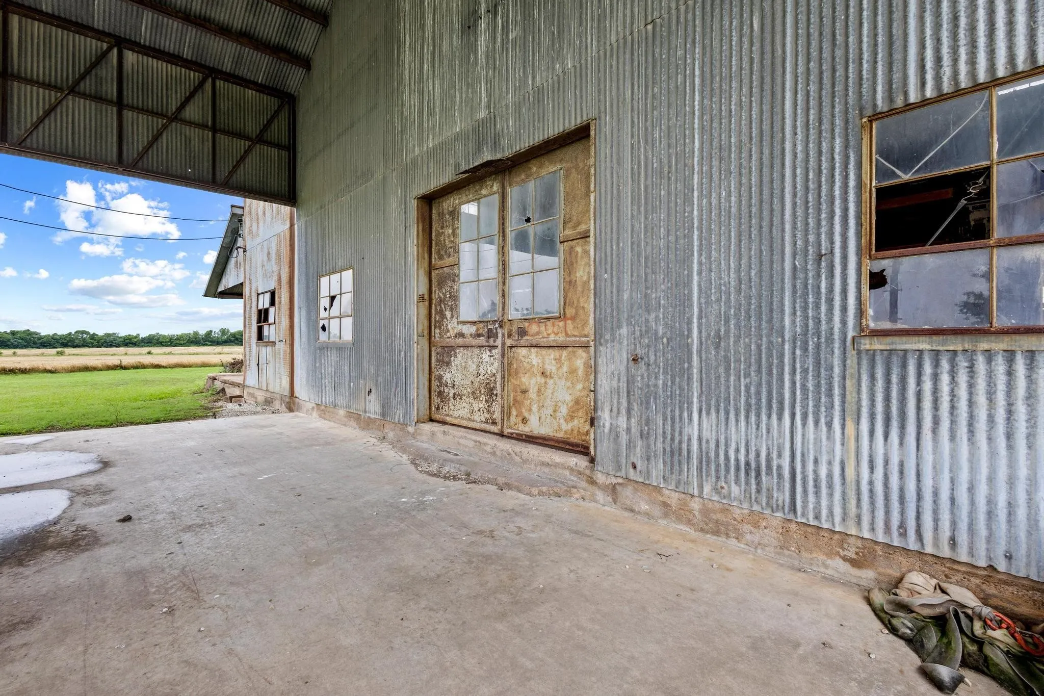 Warehouse For Sale in Fannin County , 4571 Fm-68, Gober, Texas 75443, 0, 0, Garage spaces, 0 Sqft, built in 1840, Preowned, mls#20962933, Real Estate Agent in Gober, Homes For Sale in Fannin county, Homes For Sale in Gober, Realtor in Gober Texas, Real Estate Brokerage Independent Realty Texas, Luminita Cordes Realtor