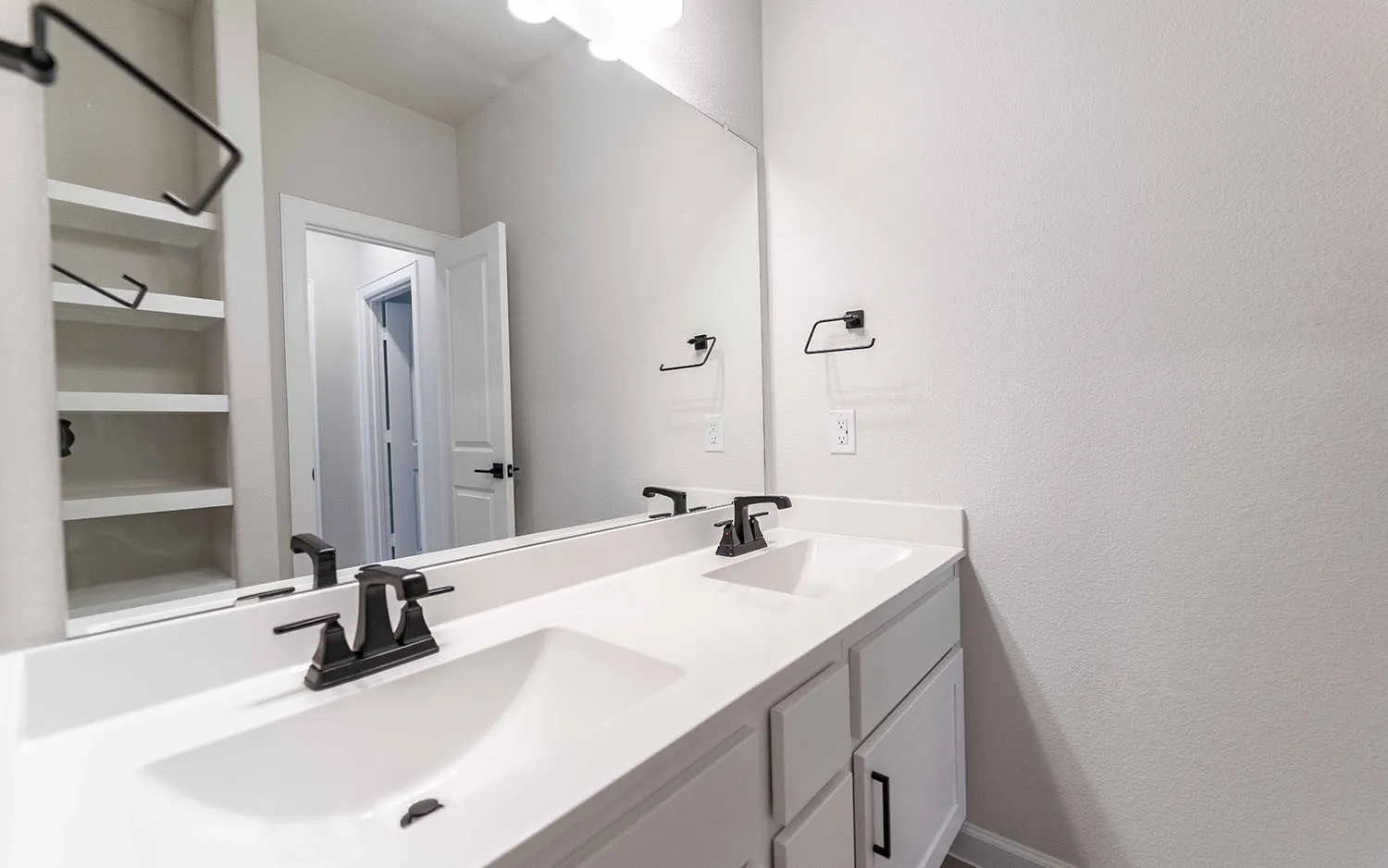 Single Family Residence For Sale in Rockwall County , 312 Big Antler Court, Heath, Texas 75126, 5 Bedroom, 4 Bathroom, 4 Garage spaces, 3,688 Sqft, built in 2025, New Construction - Incomplete, Price $799,990, mls#20964048, Real Estate Agent in Heath, Homes For Sale in Rockwall county, Homes For Sale in Heath, Realtor in Heath Texas, Real Estate Brokerage Independent Realty Texas, Luminita Cordes Realtor