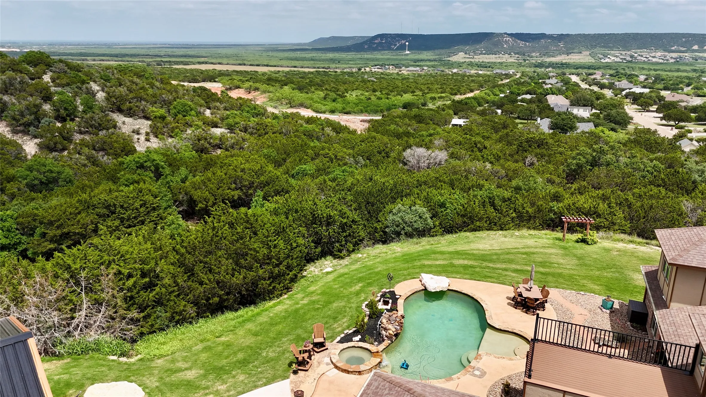 Single Family Residence For Sale in Taylor County , 642 Cedar Creek Ranch Trail, Tuscola, Texas 79562, 5 Bedroom, 6 Bathroom, 2 Garage spaces, 6,027 Sqft, built in 2011, mls#20966340, Real Estate Agent in Tuscola, Homes For Sale in Taylor county, Homes For Sale in Tuscola, Realtor in Tuscola Texas, Real Estate Brokerage Independent Realty Texas, Luminita Cordes Realtor
