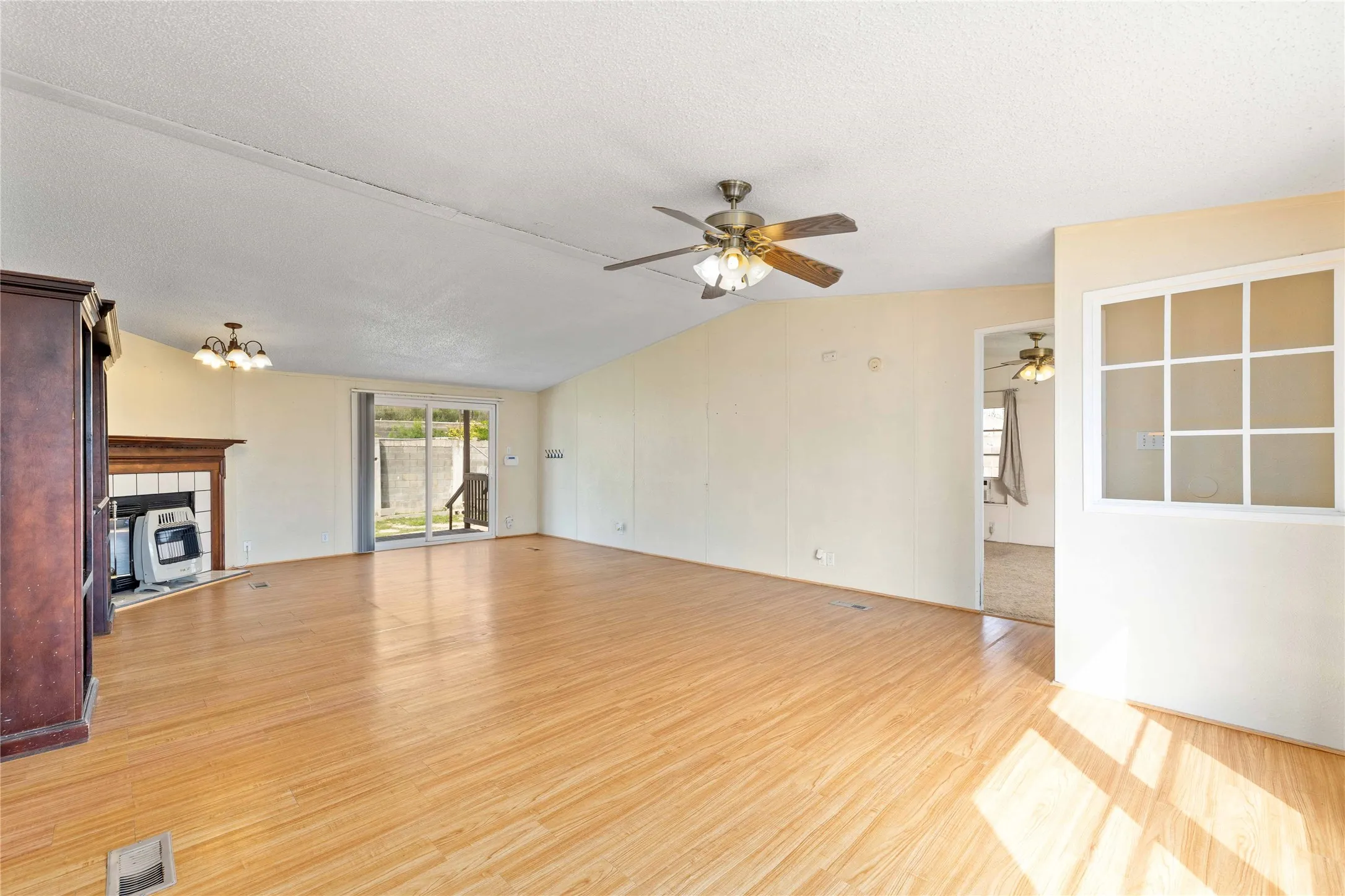 Manufactured Home For Sale in Coleman County , 1502 Avenue B, Santa Anna, Texas 76878, 3 Bedroom, 2 Bathroom, Garage spaces, 1,680 Sqft, built in 1998, mls#20965710, Real Estate Agent in Santa Anna, Homes For Sale in Coleman county, Homes For Sale in Santa Anna, Realtor in Santa Anna Texas, Real Estate Brokerage Independent Realty Texas, Luminita Cordes Realtor