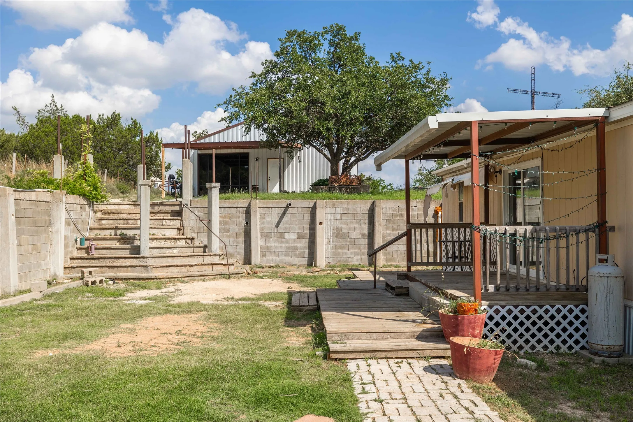 Manufactured Home For Sale in Coleman County , 1502 Avenue B, Santa Anna, Texas 76878, 3 Bedroom, 2 Bathroom, Garage spaces, 1,680 Sqft, built in 1998, mls#20965710, Real Estate Agent in Santa Anna, Homes For Sale in Coleman county, Homes For Sale in Santa Anna, Realtor in Santa Anna Texas, Real Estate Brokerage Independent Realty Texas, Luminita Cordes Realtor