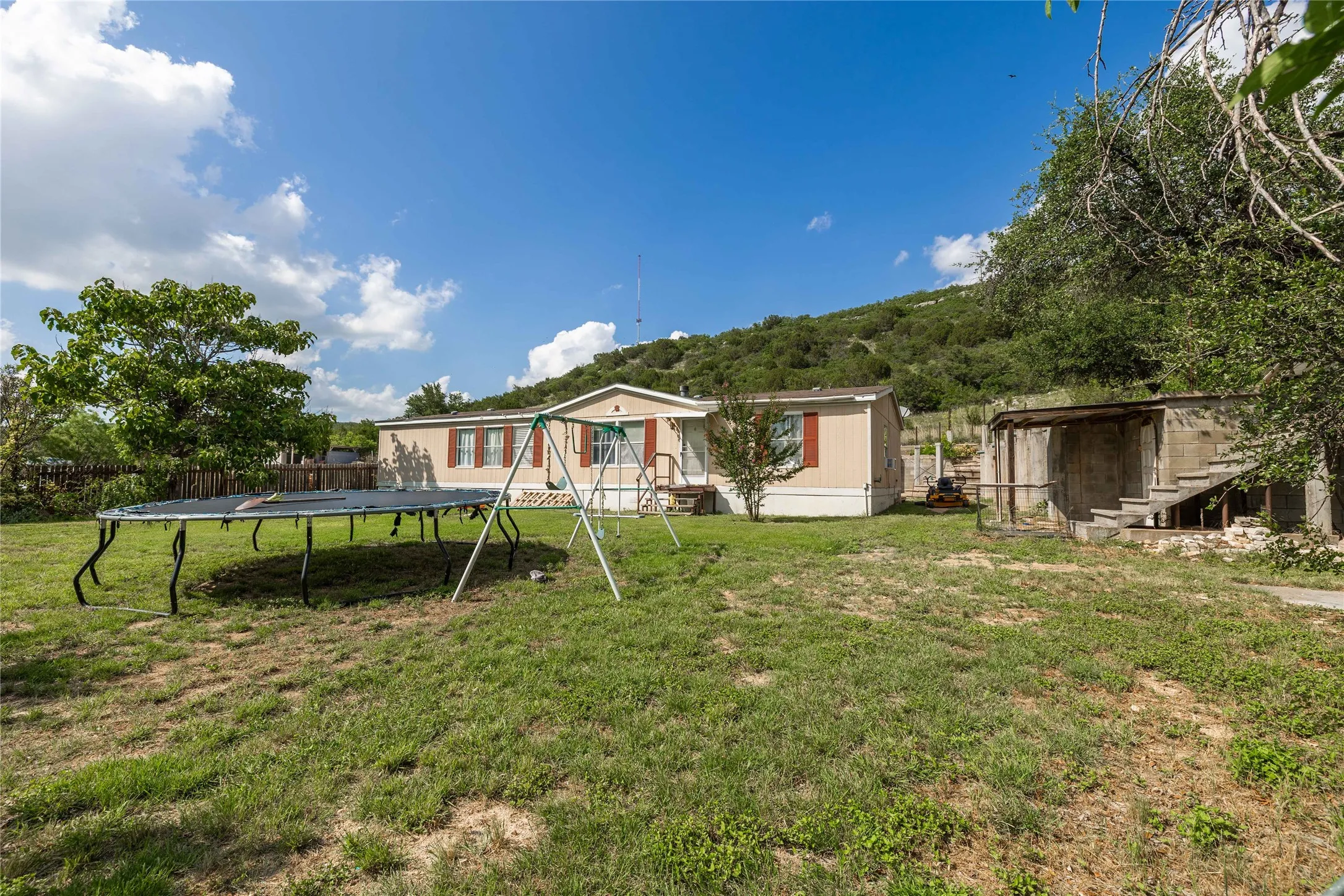 Manufactured Home For Sale in Coleman County , 1502 Avenue B, Santa Anna, Texas 76878, 3 Bedroom, 2 Bathroom, Garage spaces, 1,680 Sqft, built in 1998, mls#20965710, Real Estate Agent in Santa Anna, Homes For Sale in Coleman county, Homes For Sale in Santa Anna, Realtor in Santa Anna Texas, Real Estate Brokerage Independent Realty Texas, Luminita Cordes Realtor