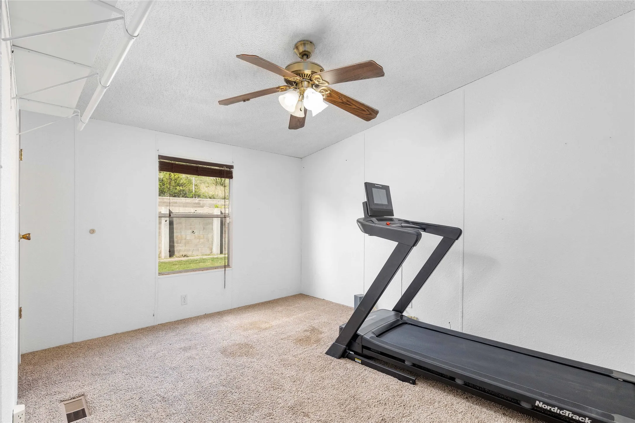 Manufactured Home For Sale in Coleman County , 1502 Avenue B, Santa Anna, Texas 76878, 3 Bedroom, 2 Bathroom, Garage spaces, 1,680 Sqft, built in 1998, mls#20965710, Real Estate Agent in Santa Anna, Homes For Sale in Coleman county, Homes For Sale in Santa Anna, Realtor in Santa Anna Texas, Real Estate Brokerage Independent Realty Texas, Luminita Cordes Realtor