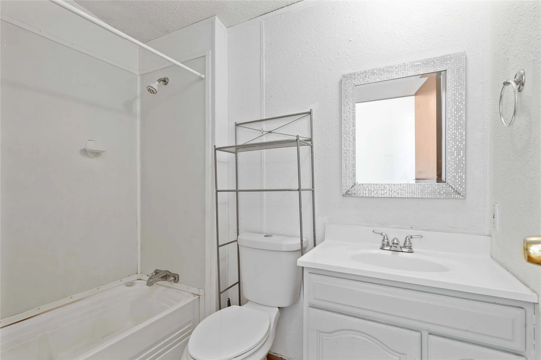 Manufactured Home For Sale in Coleman County , 1502 Avenue B, Santa Anna, Texas 76878, 3 Bedroom, 2 Bathroom, Garage spaces, 1,680 Sqft, built in 1998, mls#20965710, Real Estate Agent in Santa Anna, Homes For Sale in Coleman county, Homes For Sale in Santa Anna, Realtor in Santa Anna Texas, Real Estate Brokerage Independent Realty Texas, Luminita Cordes Realtor