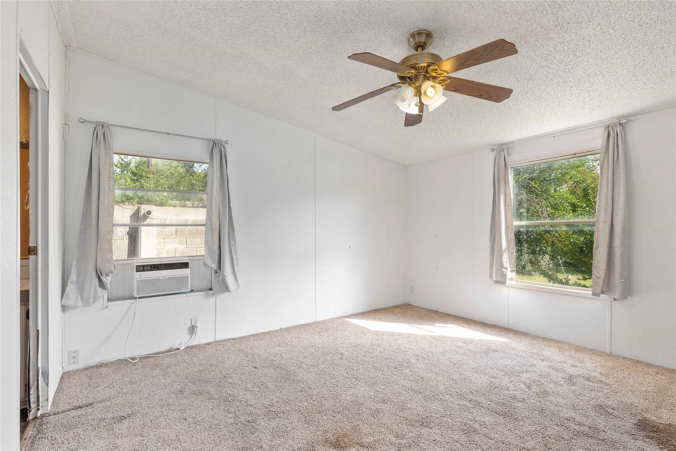 Manufactured Home For Sale in Coleman County , 1502 Avenue B, Santa Anna, Texas 76878, 3 Bedroom, 2 Bathroom, Garage spaces, 1,680 Sqft, built in 1998, mls#20965710, Real Estate Agent in Santa Anna, Homes For Sale in Coleman county, Homes For Sale in Santa Anna, Realtor in Santa Anna Texas, Real Estate Brokerage Independent Realty Texas, Luminita Cordes Realtor