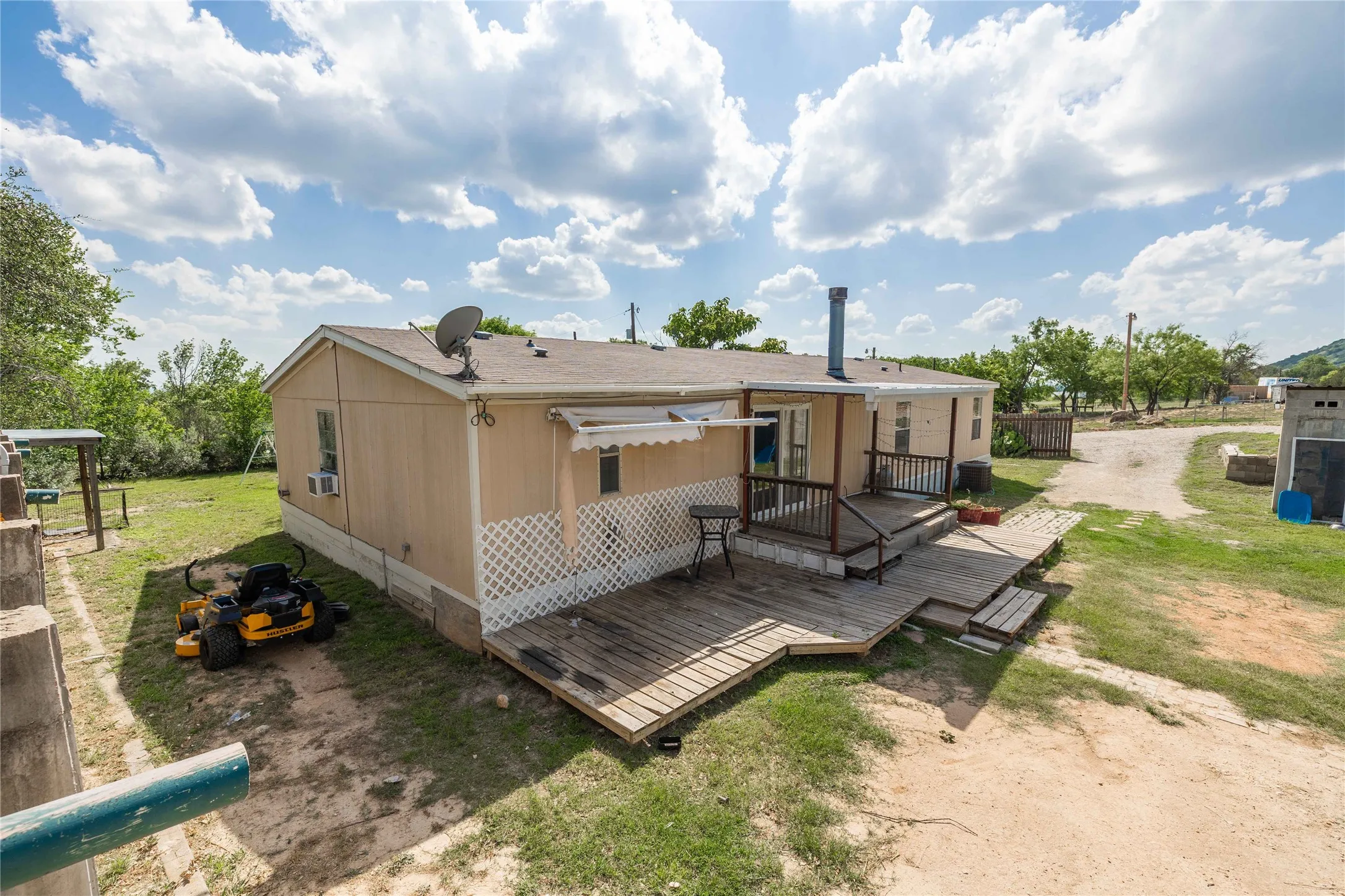 Manufactured Home For Sale in Coleman County , 1502 Avenue B, Santa Anna, Texas 76878, 3 Bedroom, 2 Bathroom, Garage spaces, 1,680 Sqft, built in 1998, mls#20965710, Real Estate Agent in Santa Anna, Homes For Sale in Coleman county, Homes For Sale in Santa Anna, Realtor in Santa Anna Texas, Real Estate Brokerage Independent Realty Texas, Luminita Cordes Realtor