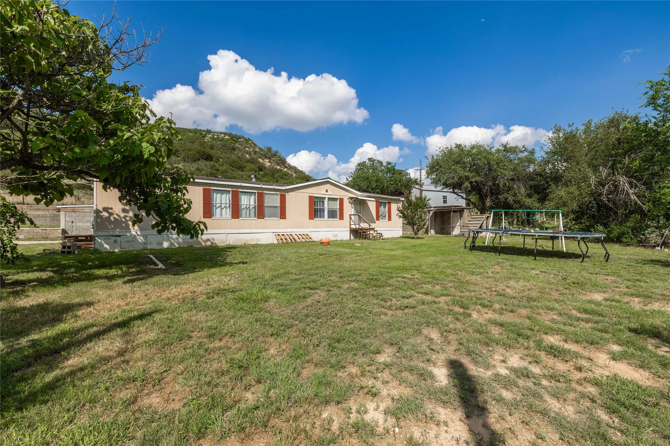 Manufactured Home For Sale in Coleman County , 1502 Avenue B, Santa Anna, Texas 76878, 3 Bedroom, 2 Bathroom, Garage spaces, 1,680 Sqft, built in 1998, mls#20965710, Real Estate Agent in Santa Anna, Homes For Sale in Coleman county, Homes For Sale in Santa Anna, Realtor in Santa Anna Texas, Real Estate Brokerage Independent Realty Texas, Luminita Cordes Realtor