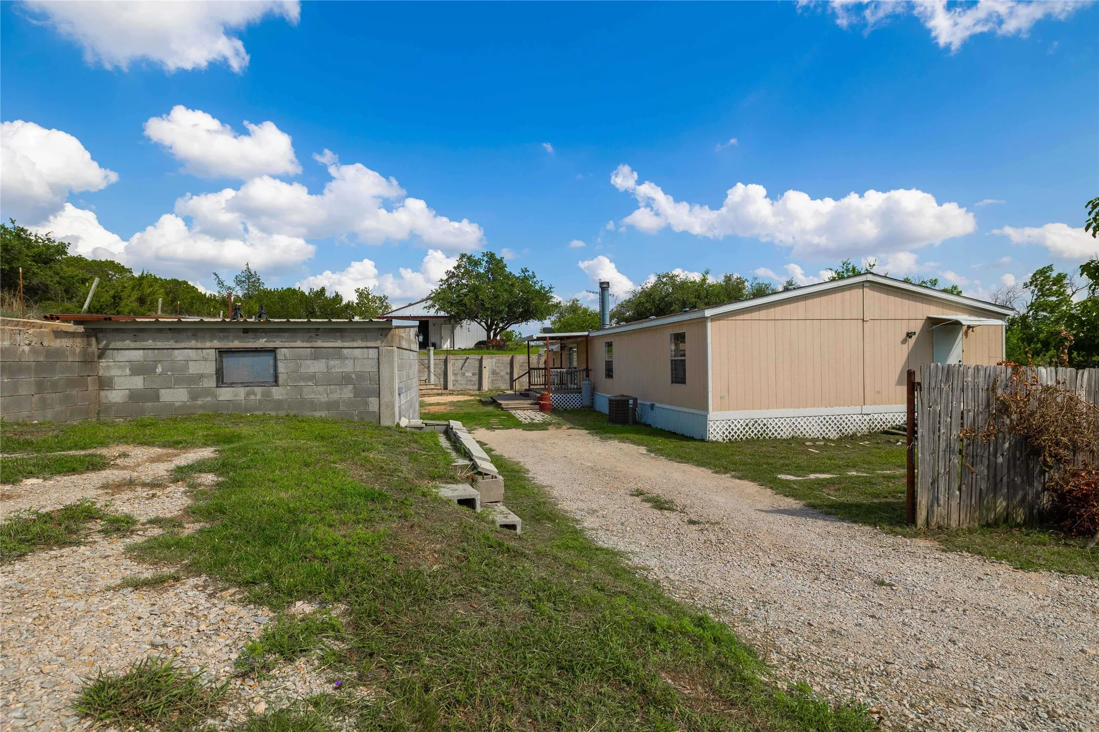 Manufactured Home For Sale in Coleman County , 1502 Avenue B, Santa Anna, Texas 76878, 3 Bedroom, 2 Bathroom, Garage spaces, 1,680 Sqft, built in 1998, mls#20965710, Real Estate Agent in Santa Anna, Homes For Sale in Coleman county, Homes For Sale in Santa Anna, Realtor in Santa Anna Texas, Real Estate Brokerage Independent Realty Texas, Luminita Cordes Realtor