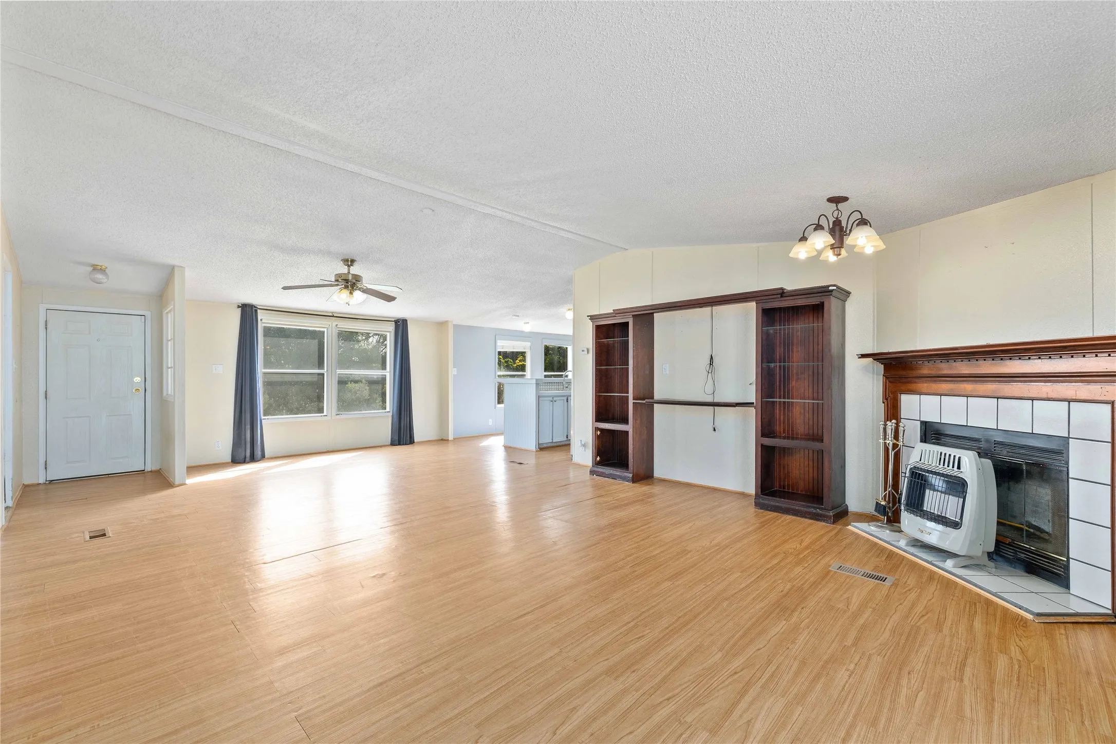Manufactured Home For Sale in Coleman County , 1502 Avenue B, Santa Anna, Texas 76878, 3 Bedroom, 2 Bathroom, Garage spaces, 1,680 Sqft, built in 1998, mls#20965710, Real Estate Agent in Santa Anna, Homes For Sale in Coleman county, Homes For Sale in Santa Anna, Realtor in Santa Anna Texas, Real Estate Brokerage Independent Realty Texas, Luminita Cordes Realtor