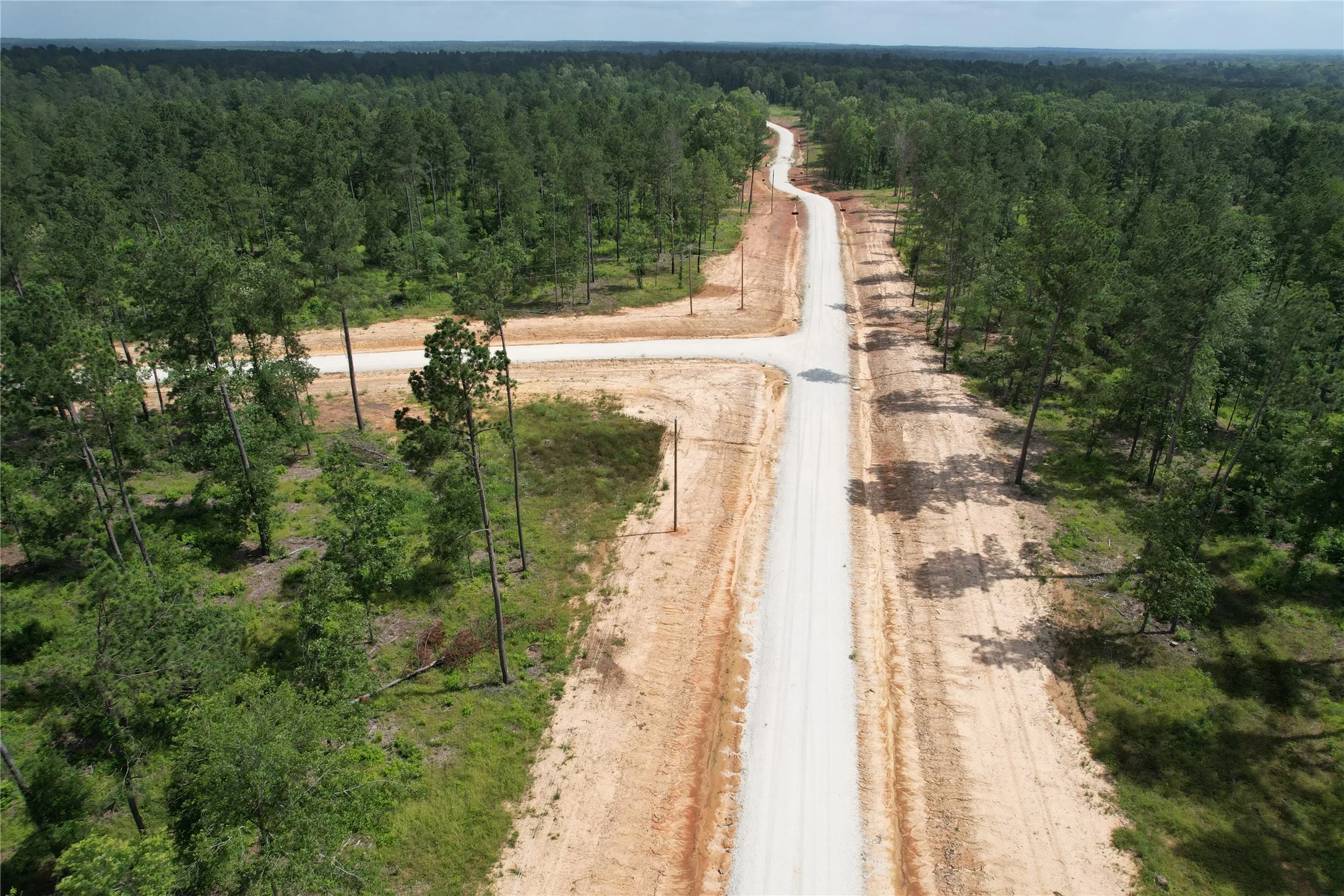 The tract is to the right of the T in the roads.