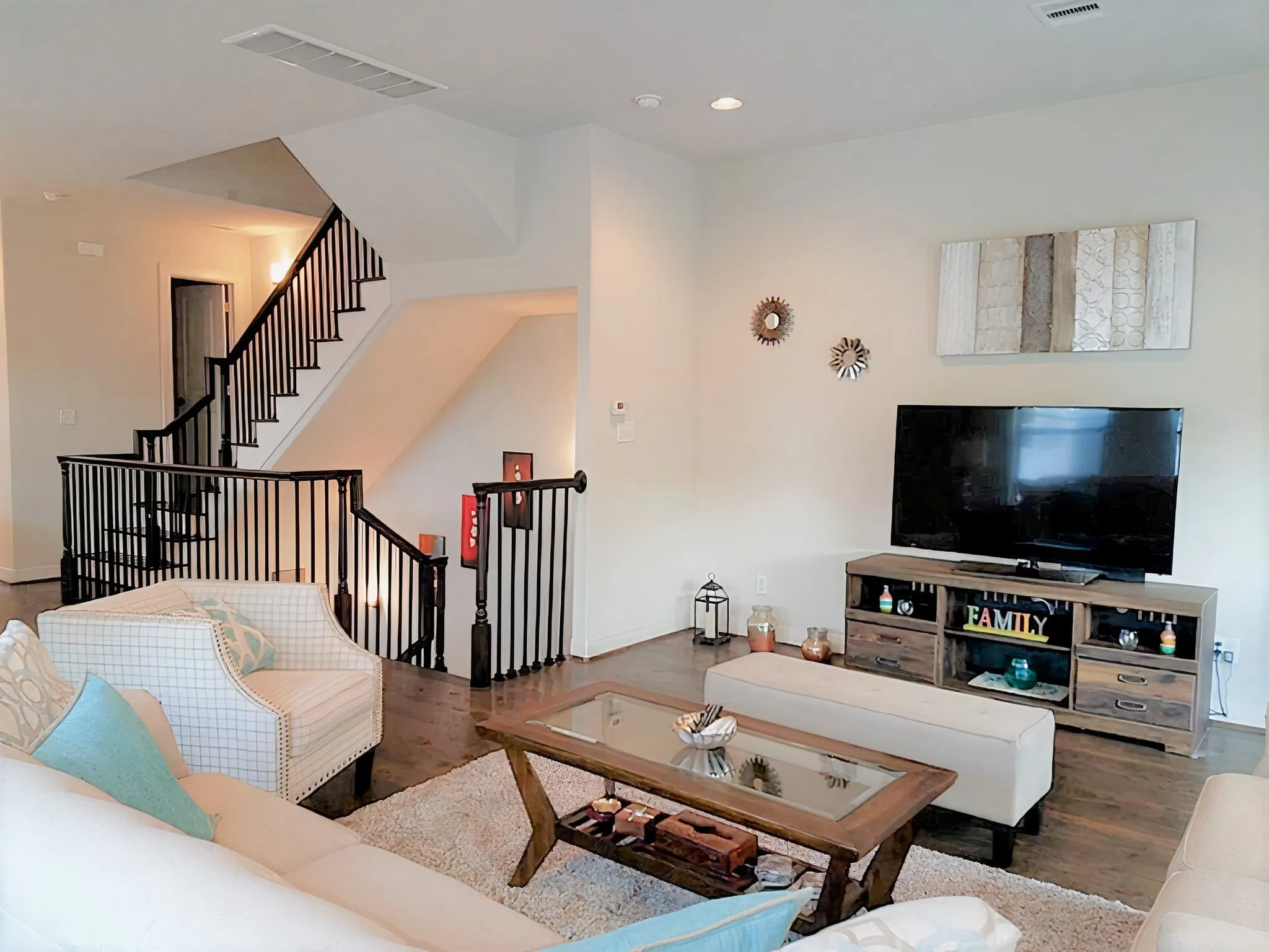 Detached For Rent in Harris County , 5305 Petty Street, Houston, Texas 77007, 3 Bedrooms, 4 Bathrooms, 2 Garage spaces, 2,304 Sqft, built in 2015, Price $3,150, mls#29060018, Real Estate Agent in Houston, Homes For Rent in Harris county, Homes For Rent in Houston, Realtor in Houston Texas, Real Estate Brokerage Independent Realty Texas, Luminita Cordes Realtor