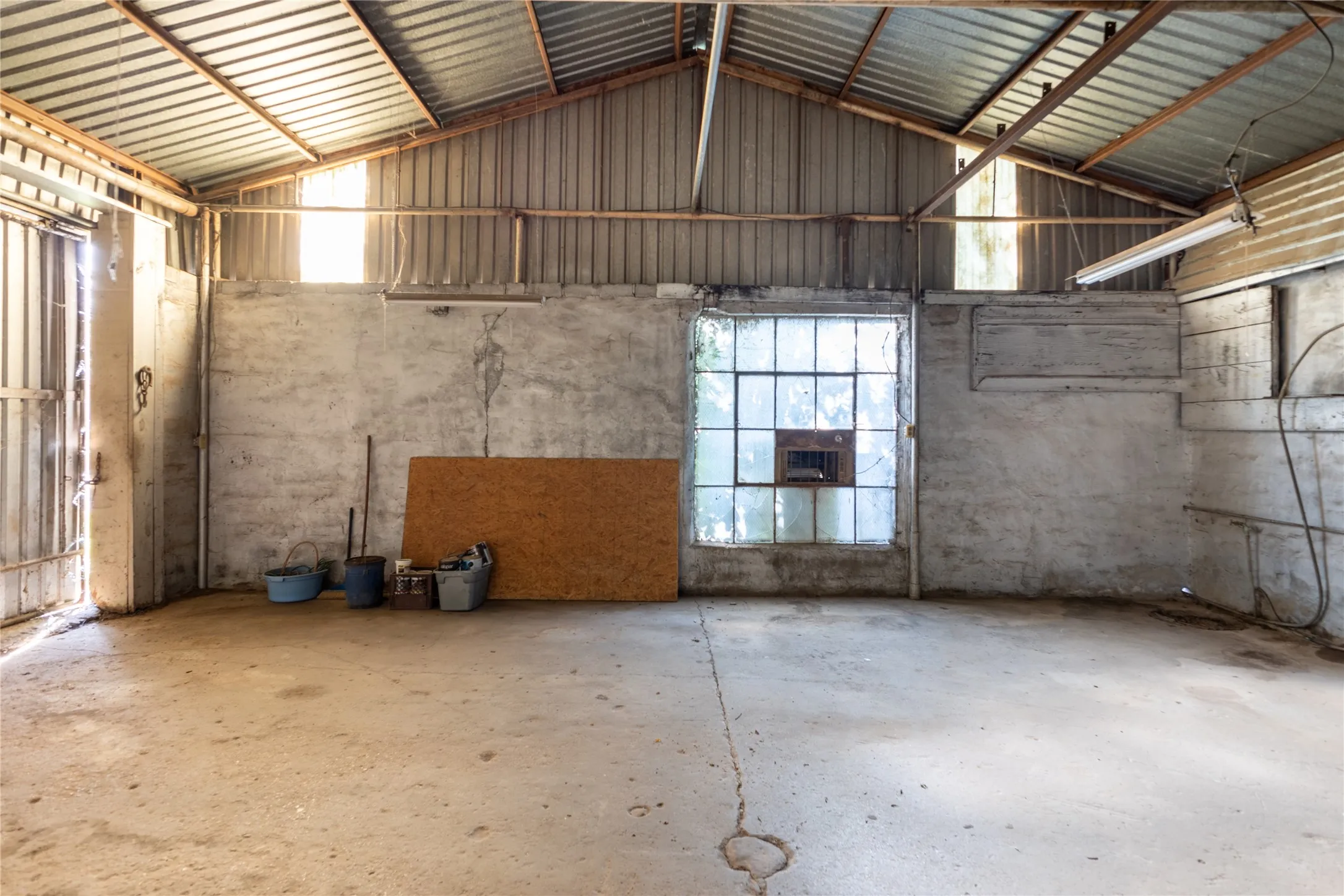 Warehouse For Sale in Somervell County , 210 Austin Road, Glen Rose, Texas 76043, 0, 0, Garage spaces, 1,532 Sqft, built in 1952, Preowned, mls#20966900, Real Estate Agent in Glen Rose, Homes For Sale in Somervell county, Homes For Sale in Glen Rose, Realtor in Glen Rose Texas, Real Estate Brokerage Independent Realty Texas, Luminita Cordes Realtor