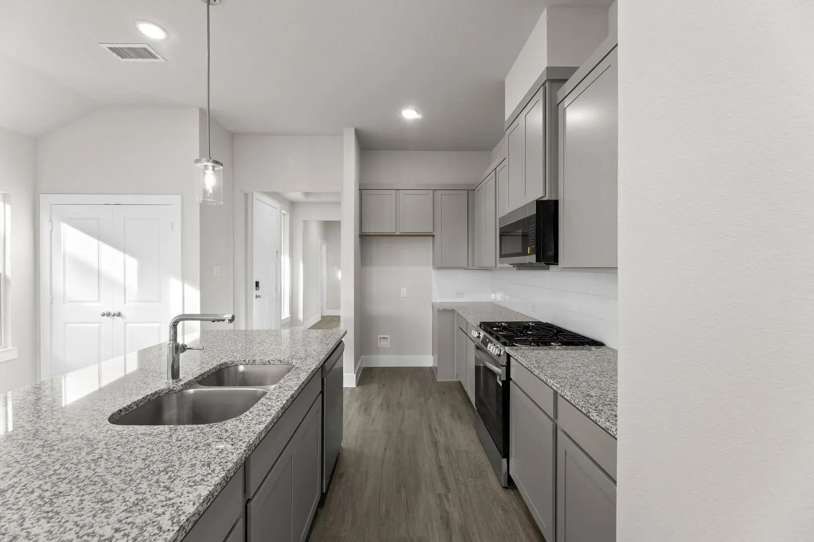 Single Family Residence For Sale in Denton County , 7317 Autumn Hill Drive, Denton, Texas 76249, 3 Bedroom, 3 Bathroom, 2 Garage spaces, 1,725 Sqft, built in 2025, New Construction - Complete, mls#20968363, Real Estate Agent in Denton, Homes For Sale in Denton county, Homes For Sale in Denton, Realtor in Denton Texas, Real Estate Brokerage Independent Realty Texas, Luminita Cordes Realtor