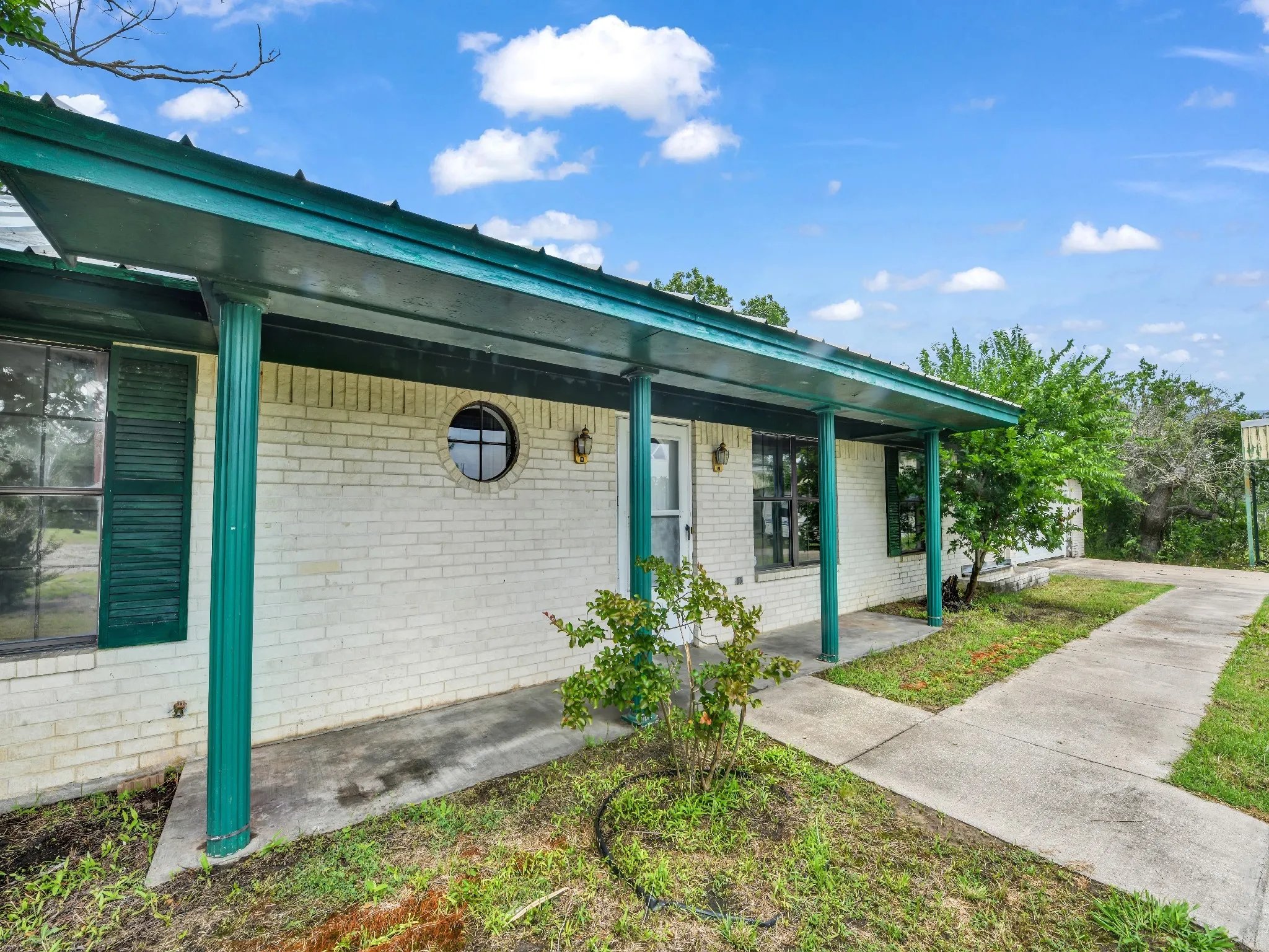 Farm For Sale in Parker County , 401 Old Agnes Road, Weatherford, Texas 76088, 3 Bedroom, 2 Bathroom, 2 Garage spaces, 2,380 Sqft, built in 1978, Preowned, mls#20946572, Real Estate Agent in Weatherford, Homes For Sale in Parker county, Homes For Sale in Weatherford, Realtor in Weatherford Texas, Real Estate Brokerage Independent Realty Texas, Luminita Cordes Realtor