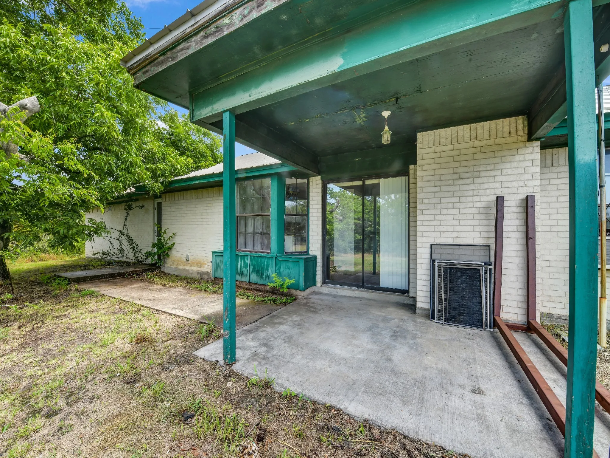 Farm For Sale in Parker County , 401 Old Agnes Road, Weatherford, Texas 76088, 3 Bedroom, 2 Bathroom, 2 Garage spaces, 2,380 Sqft, built in 1978, Preowned, mls#20946572, Real Estate Agent in Weatherford, Homes For Sale in Parker county, Homes For Sale in Weatherford, Realtor in Weatherford Texas, Real Estate Brokerage Independent Realty Texas, Luminita Cordes Realtor