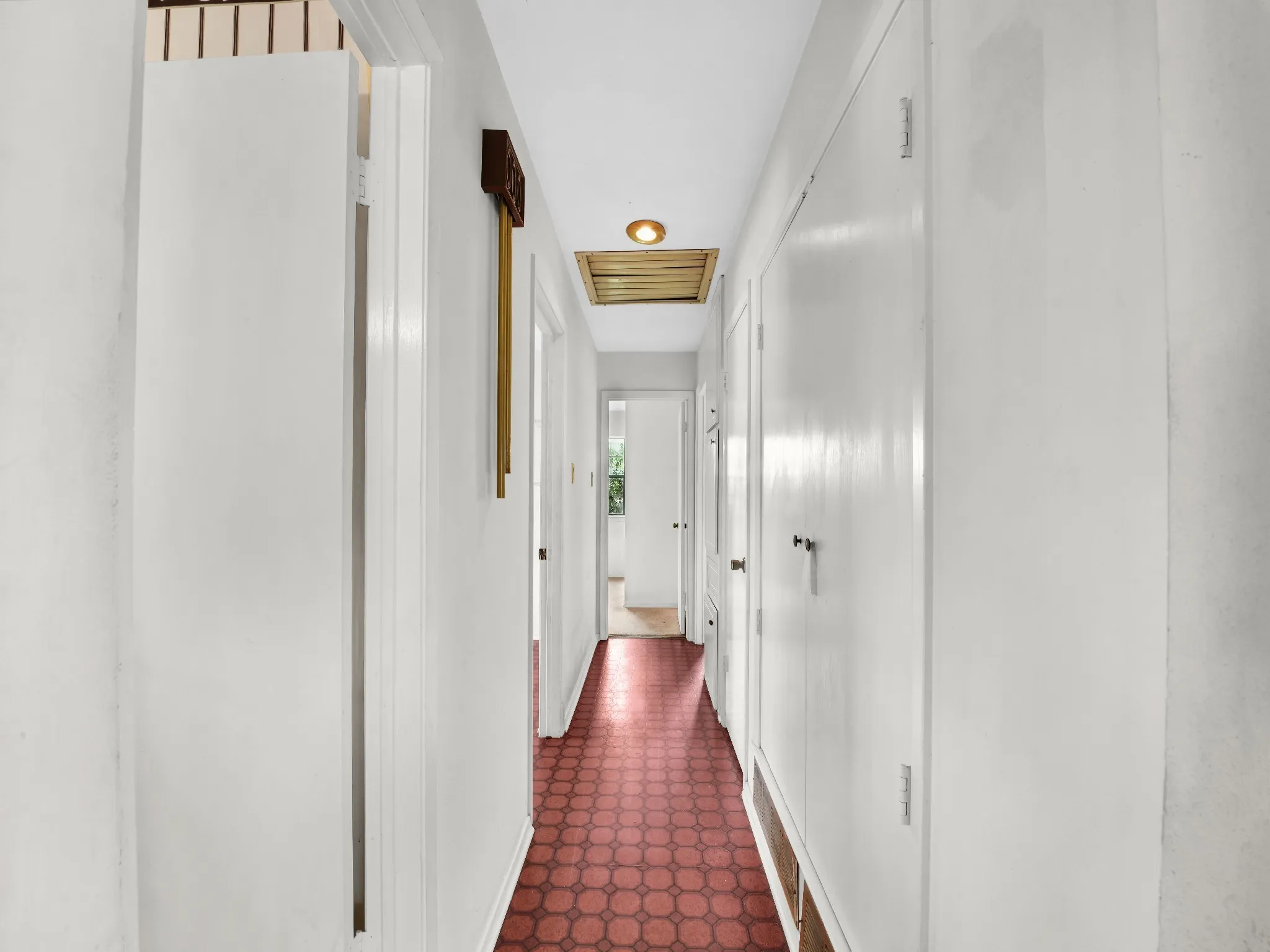 Farm For Sale in Parker County , 401 Old Agnes Road, Weatherford, Texas 76088, 3 Bedroom, 2 Bathroom, 2 Garage spaces, 2,380 Sqft, built in 1978, Preowned, mls#20946572, Real Estate Agent in Weatherford, Homes For Sale in Parker county, Homes For Sale in Weatherford, Realtor in Weatherford Texas, Real Estate Brokerage Independent Realty Texas, Luminita Cordes Realtor