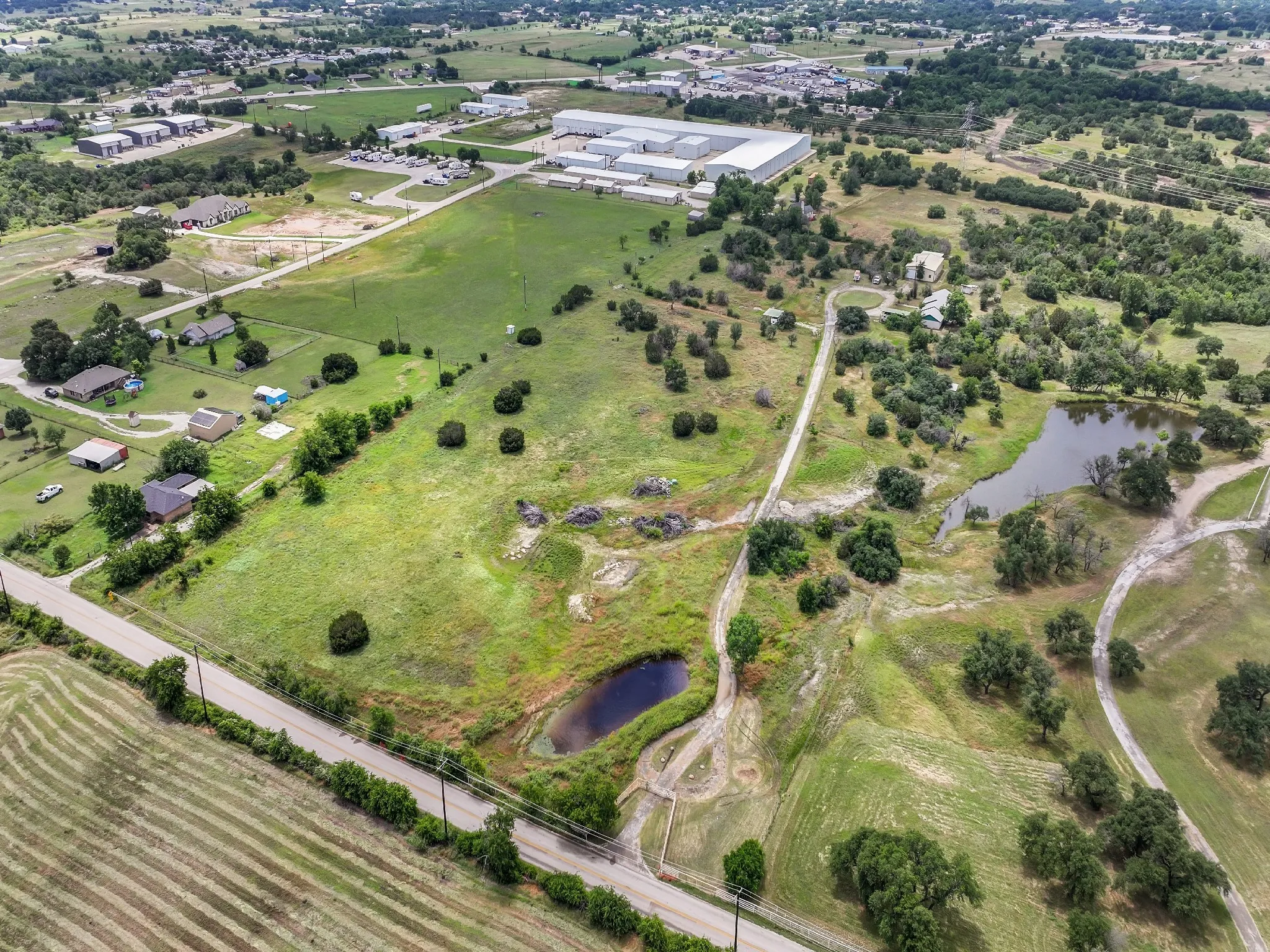 Farm For Sale in Parker County , 401 Old Agnes Road, Weatherford, Texas 76088, 3 Bedroom, 2 Bathroom, 2 Garage spaces, 2,380 Sqft, built in 1978, Preowned, mls#20946572, Real Estate Agent in Weatherford, Homes For Sale in Parker county, Homes For Sale in Weatherford, Realtor in Weatherford Texas, Real Estate Brokerage Independent Realty Texas, Luminita Cordes Realtor