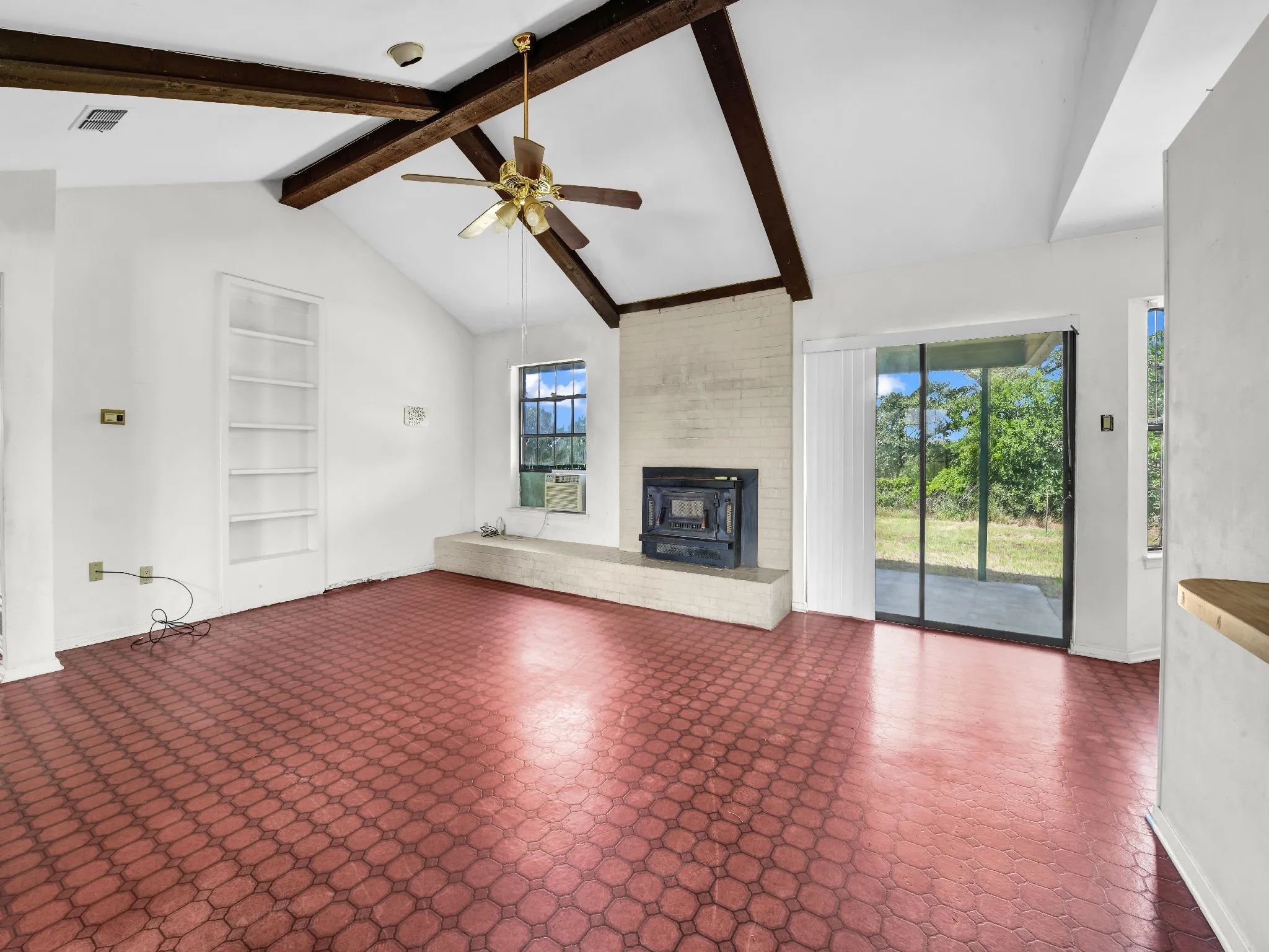 Farm For Sale in Parker County , 401 Old Agnes Road, Weatherford, Texas 76088, 3 Bedroom, 2 Bathroom, 2 Garage spaces, 2,380 Sqft, built in 1978, Preowned, mls#20946572, Real Estate Agent in Weatherford, Homes For Sale in Parker county, Homes For Sale in Weatherford, Realtor in Weatherford Texas, Real Estate Brokerage Independent Realty Texas, Luminita Cordes Realtor