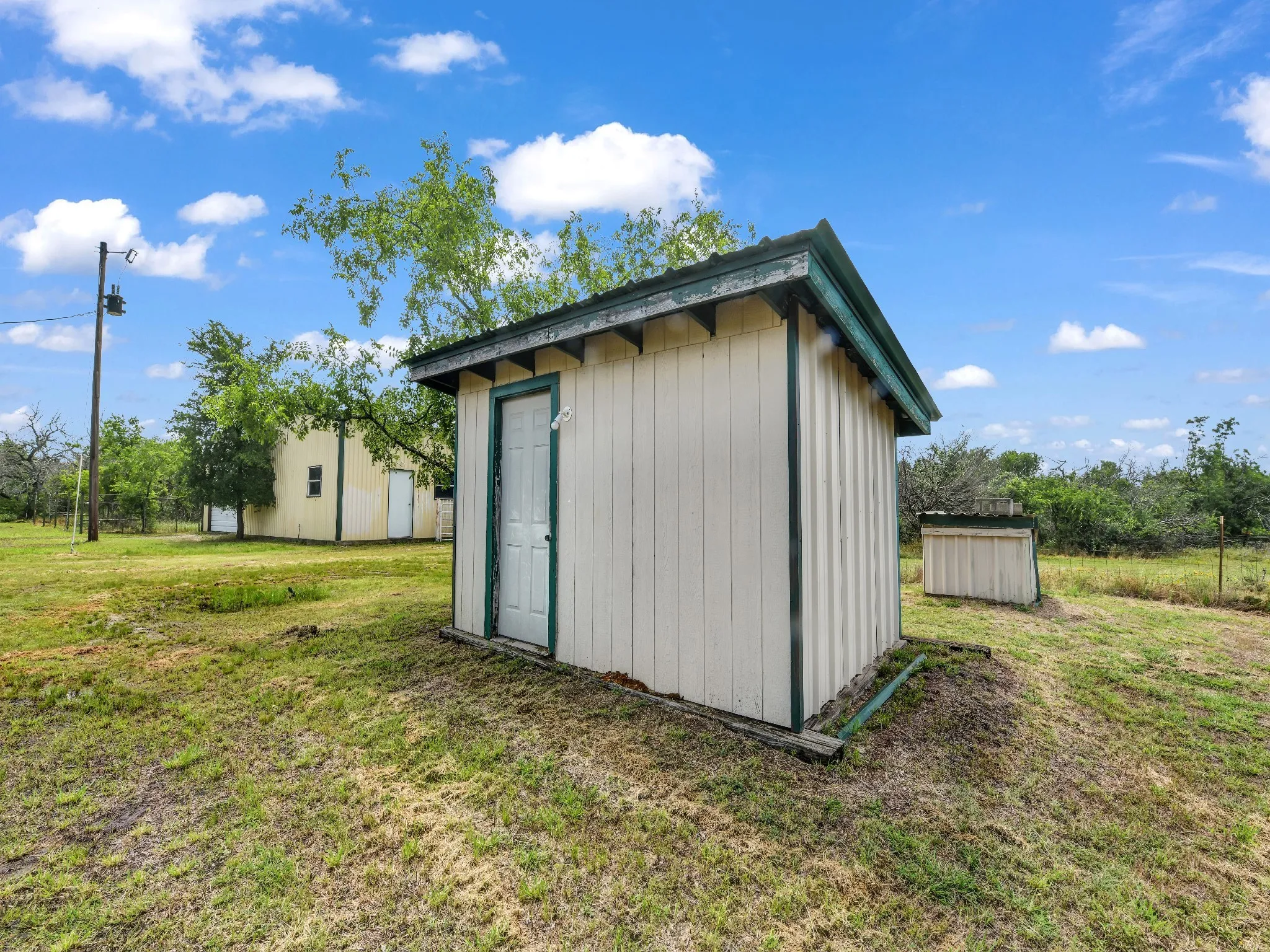 Farm For Sale in Parker County , 401 Old Agnes Road, Weatherford, Texas 76088, 3 Bedroom, 2 Bathroom, 2 Garage spaces, 2,380 Sqft, built in 1978, Preowned, mls#20946572, Real Estate Agent in Weatherford, Homes For Sale in Parker county, Homes For Sale in Weatherford, Realtor in Weatherford Texas, Real Estate Brokerage Independent Realty Texas, Luminita Cordes Realtor