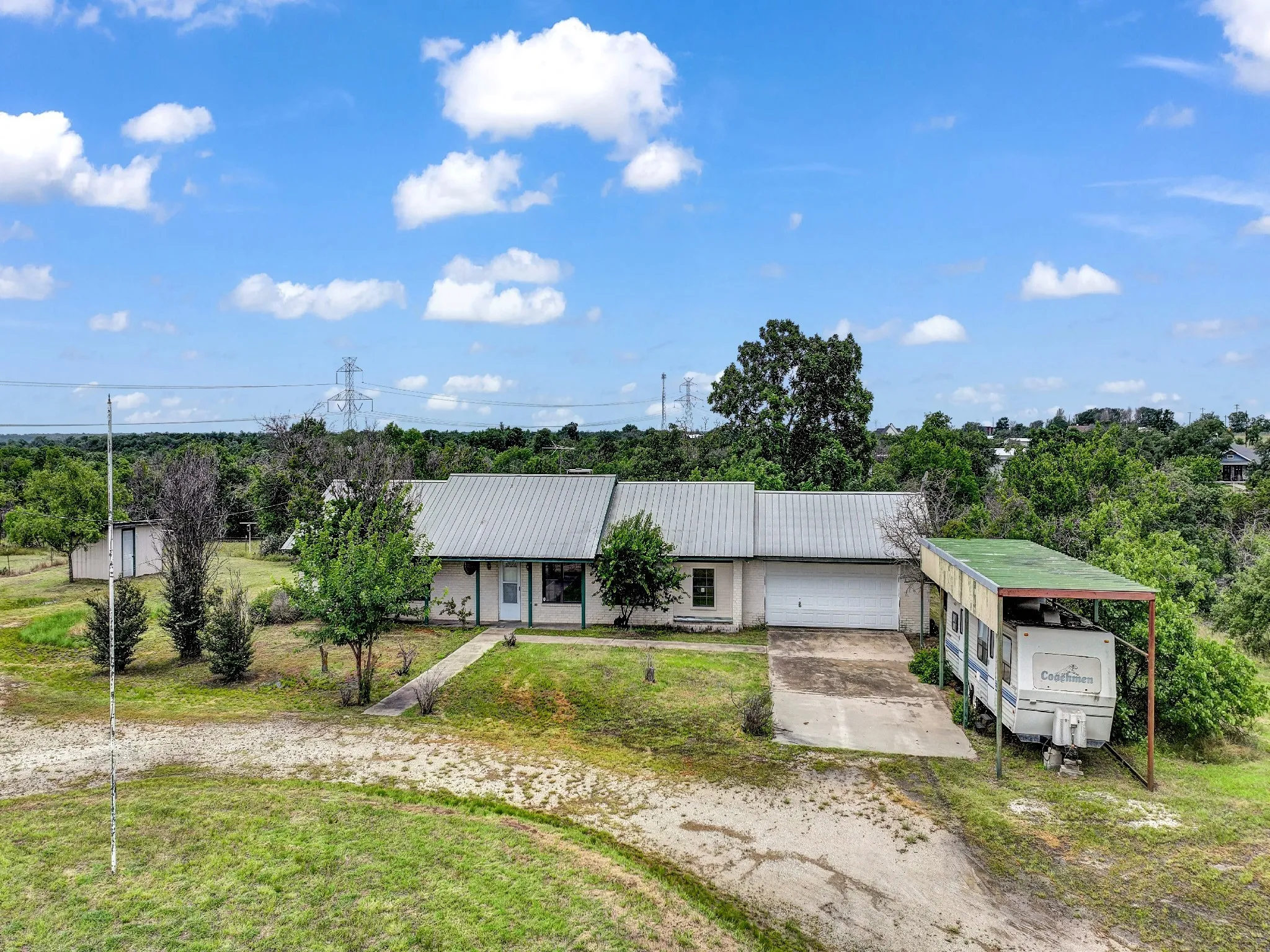 Farm For Sale in Parker County , 401 Old Agnes Road, Weatherford, Texas 76088, 3 Bedroom, 2 Bathroom, 2 Garage spaces, 2,380 Sqft, built in 1978, Preowned, mls#20946572, Real Estate Agent in Weatherford, Homes For Sale in Parker county, Homes For Sale in Weatherford, Realtor in Weatherford Texas, Real Estate Brokerage Independent Realty Texas, Luminita Cordes Realtor