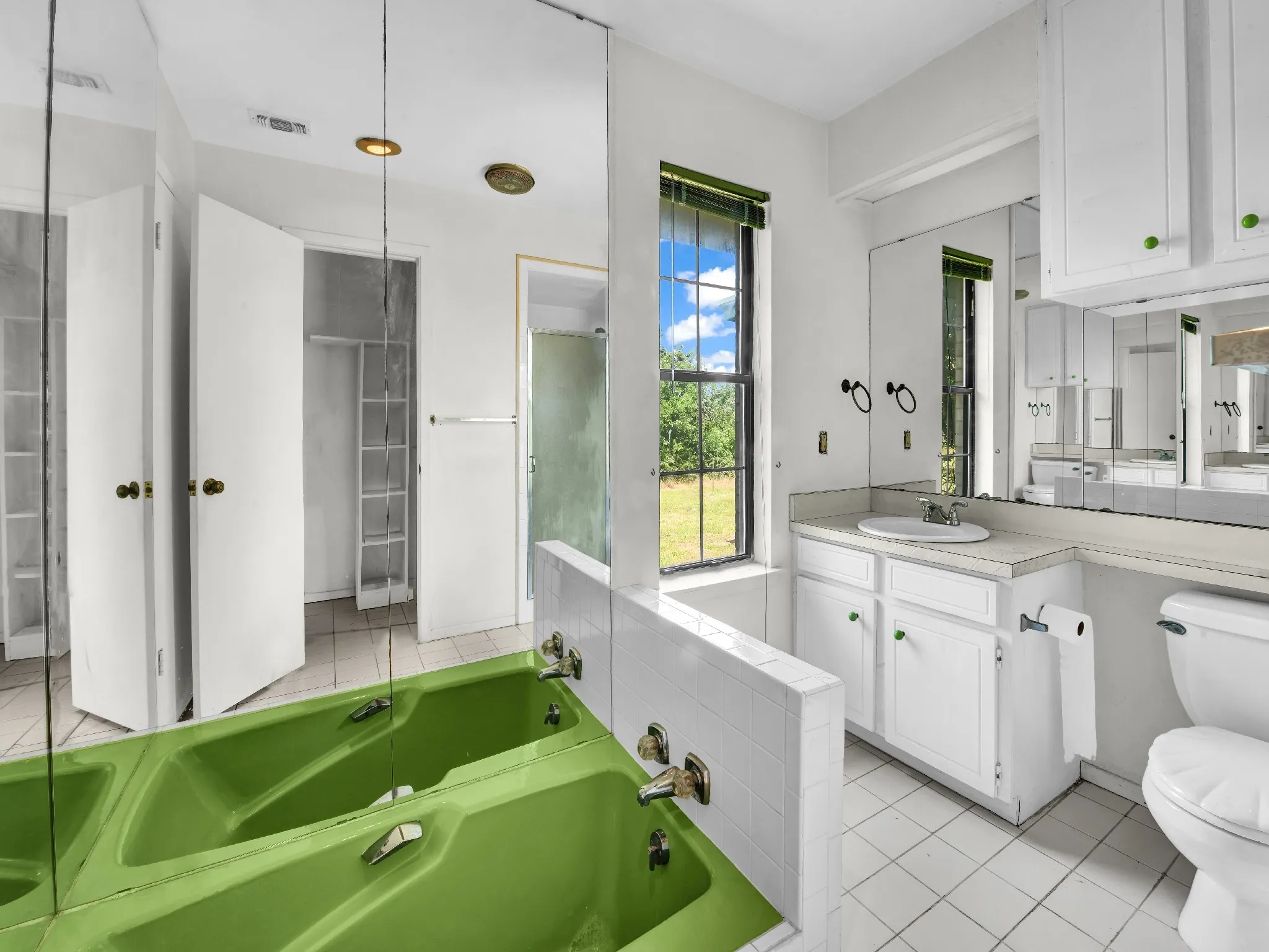 Farm For Sale in Parker County , 401 Old Agnes Road, Weatherford, Texas 76088, 3 Bedroom, 2 Bathroom, 2 Garage spaces, 2,380 Sqft, built in 1978, Preowned, mls#20946572, Real Estate Agent in Weatherford, Homes For Sale in Parker county, Homes For Sale in Weatherford, Realtor in Weatherford Texas, Real Estate Brokerage Independent Realty Texas, Luminita Cordes Realtor