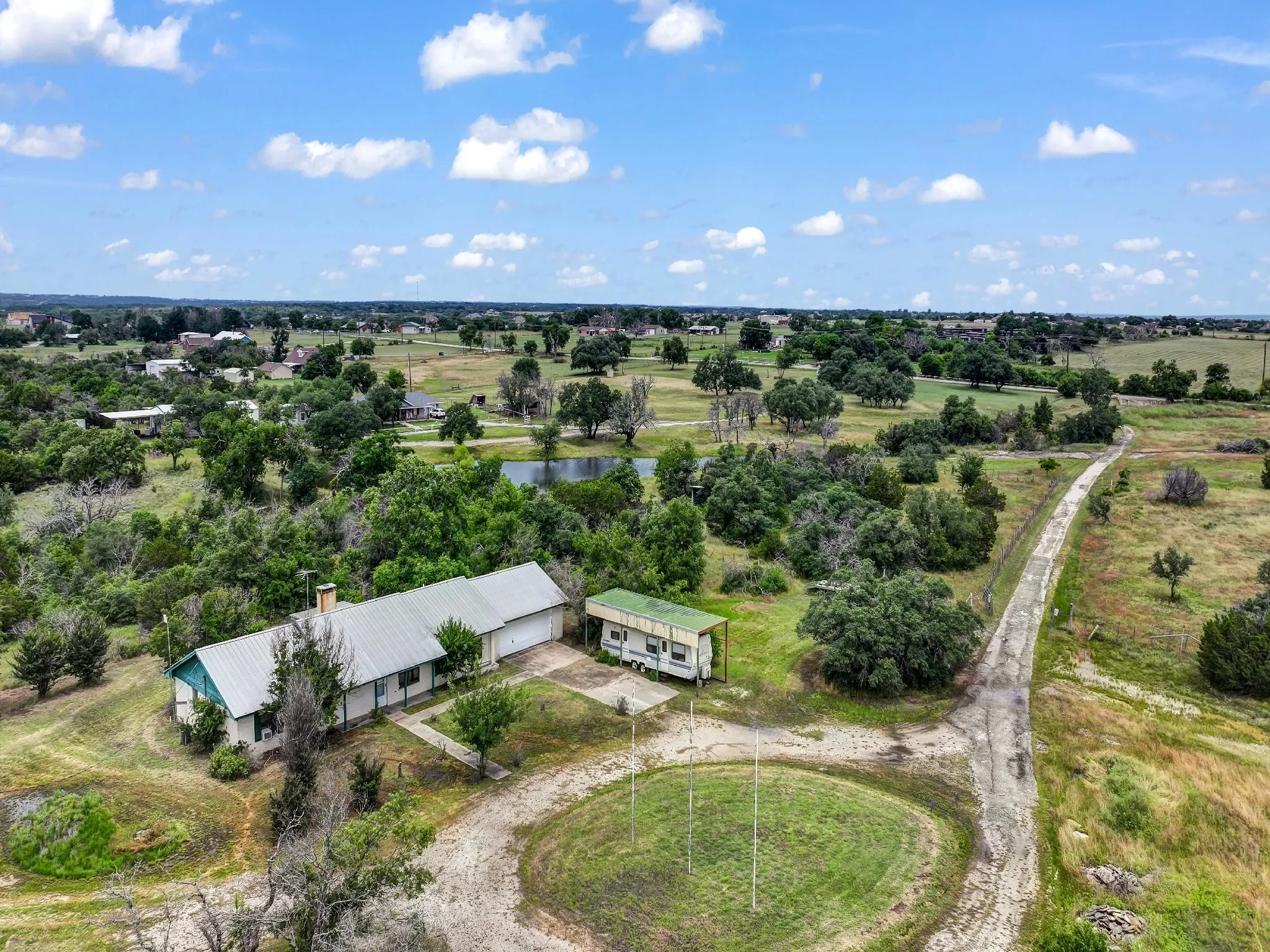 Farm For Sale in Parker County , 401 Old Agnes Road, Weatherford, Texas 76088, 3 Bedroom, 2 Bathroom, 2 Garage spaces, 2,380 Sqft, built in 1978, Preowned, mls#20946572, Real Estate Agent in Weatherford, Homes For Sale in Parker county, Homes For Sale in Weatherford, Realtor in Weatherford Texas, Real Estate Brokerage Independent Realty Texas, Luminita Cordes Realtor