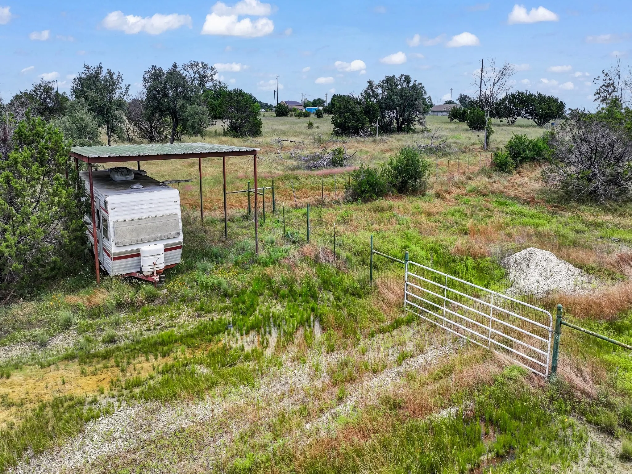 Farm For Sale in Parker County , 401 Old Agnes Road, Weatherford, Texas 76088, 3 Bedroom, 2 Bathroom, 2 Garage spaces, 2,380 Sqft, built in 1978, Preowned, mls#20946572, Real Estate Agent in Weatherford, Homes For Sale in Parker county, Homes For Sale in Weatherford, Realtor in Weatherford Texas, Real Estate Brokerage Independent Realty Texas, Luminita Cordes Realtor