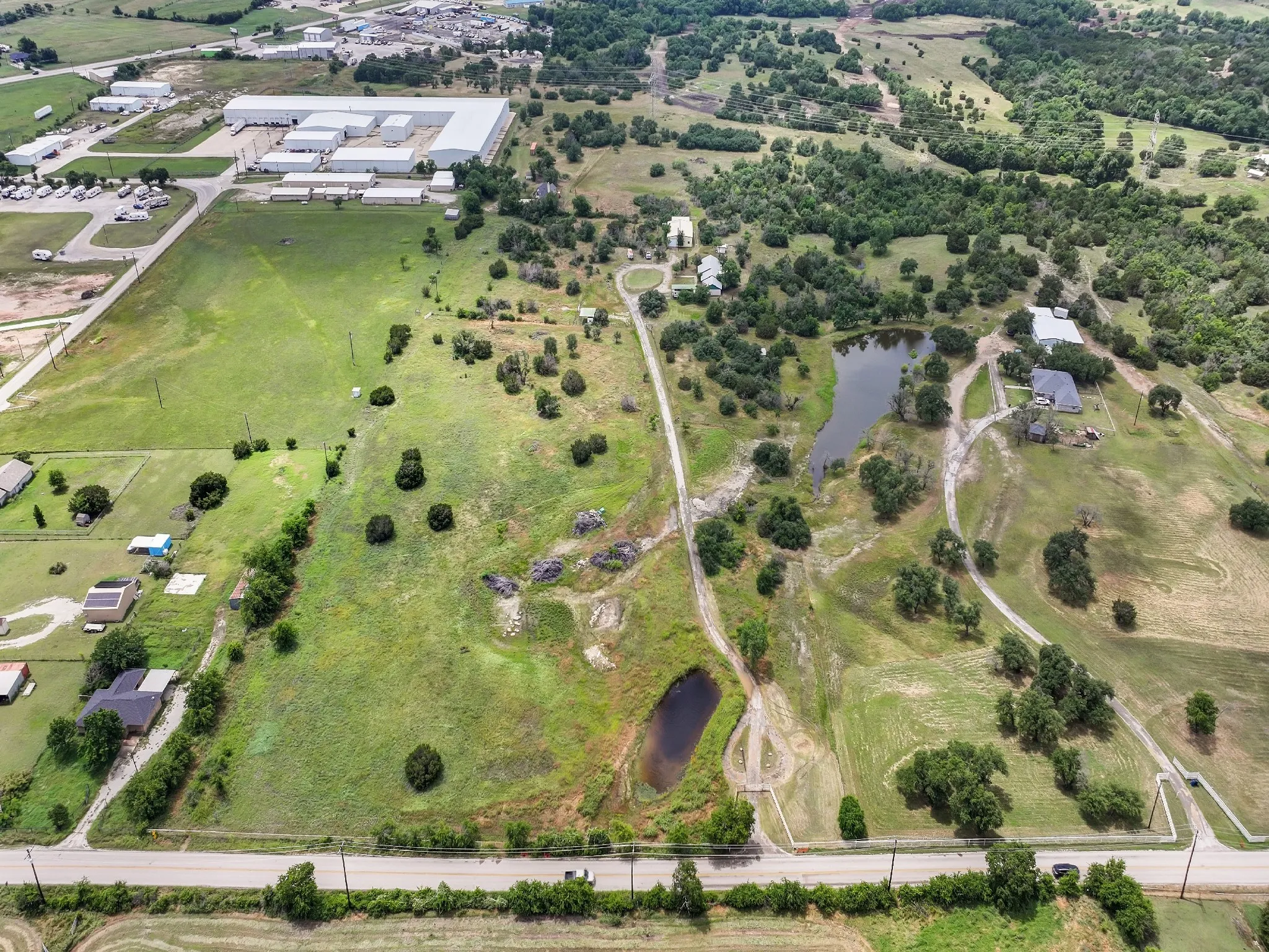 Farm For Sale in Parker County , 401 Old Agnes Road, Weatherford, Texas 76088, 3 Bedroom, 2 Bathroom, 2 Garage spaces, 2,380 Sqft, built in 1978, Preowned, mls#20946572, Real Estate Agent in Weatherford, Homes For Sale in Parker county, Homes For Sale in Weatherford, Realtor in Weatherford Texas, Real Estate Brokerage Independent Realty Texas, Luminita Cordes Realtor