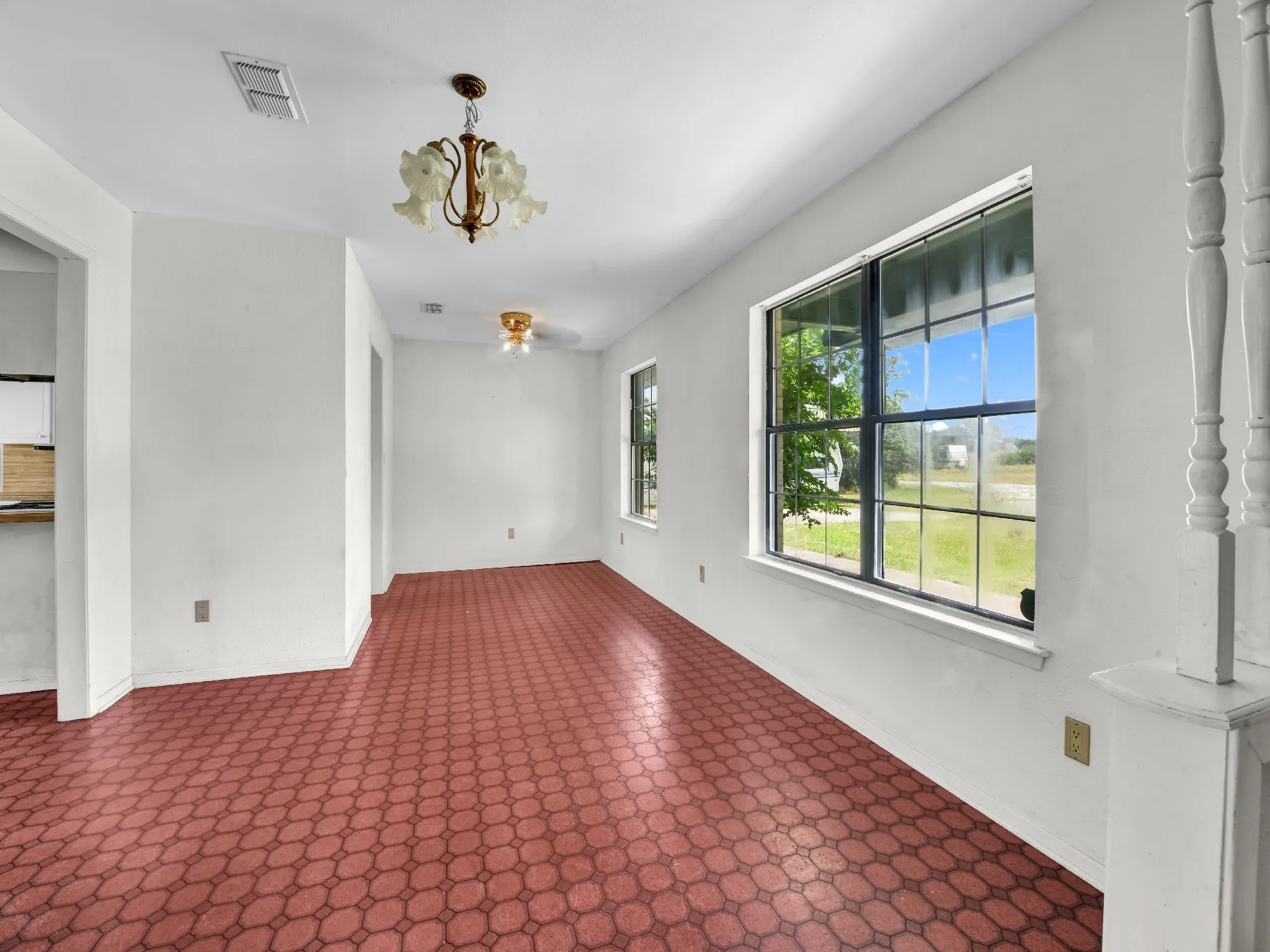 Farm For Sale in Parker County , 401 Old Agnes Road, Weatherford, Texas 76088, 3 Bedroom, 2 Bathroom, 2 Garage spaces, 2,380 Sqft, built in 1978, Preowned, mls#20946572, Real Estate Agent in Weatherford, Homes For Sale in Parker county, Homes For Sale in Weatherford, Realtor in Weatherford Texas, Real Estate Brokerage Independent Realty Texas, Luminita Cordes Realtor