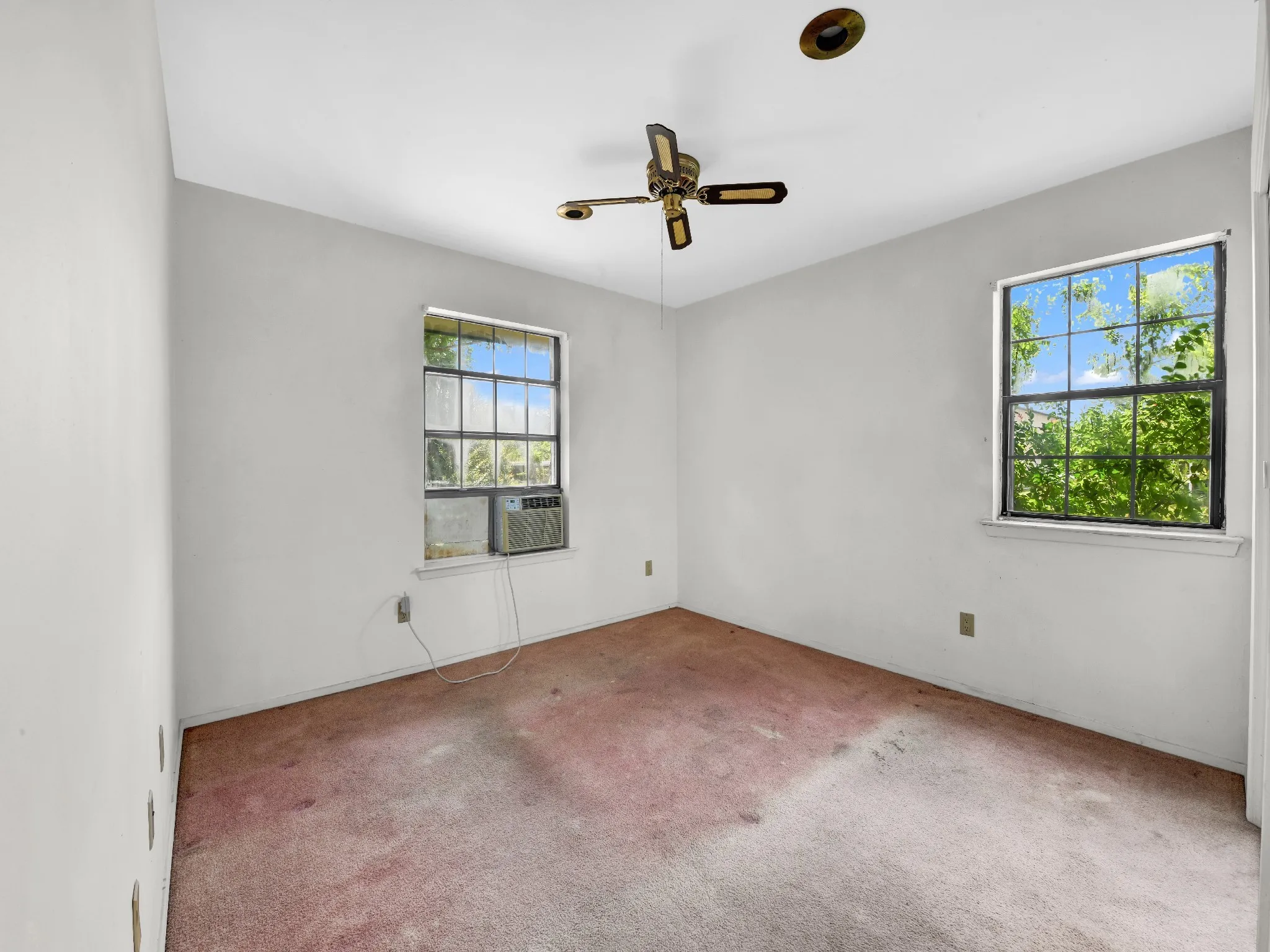 Farm For Sale in Parker County , 401 Old Agnes Road, Weatherford, Texas 76088, 3 Bedroom, 2 Bathroom, 2 Garage spaces, 2,380 Sqft, built in 1978, Preowned, mls#20946572, Real Estate Agent in Weatherford, Homes For Sale in Parker county, Homes For Sale in Weatherford, Realtor in Weatherford Texas, Real Estate Brokerage Independent Realty Texas, Luminita Cordes Realtor